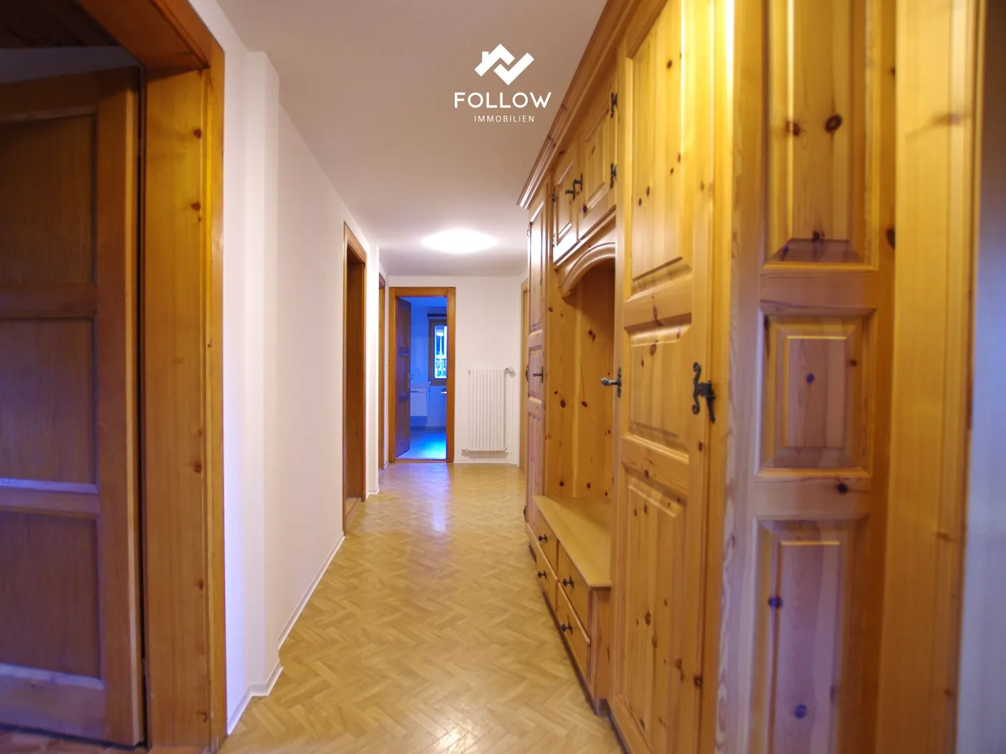 Grand appartement de 4,5 pièces partiellement rénové et adapté aux familles avec balcon et part de jardin dans le centre du village de Fiesch - Photo 8 sur 12