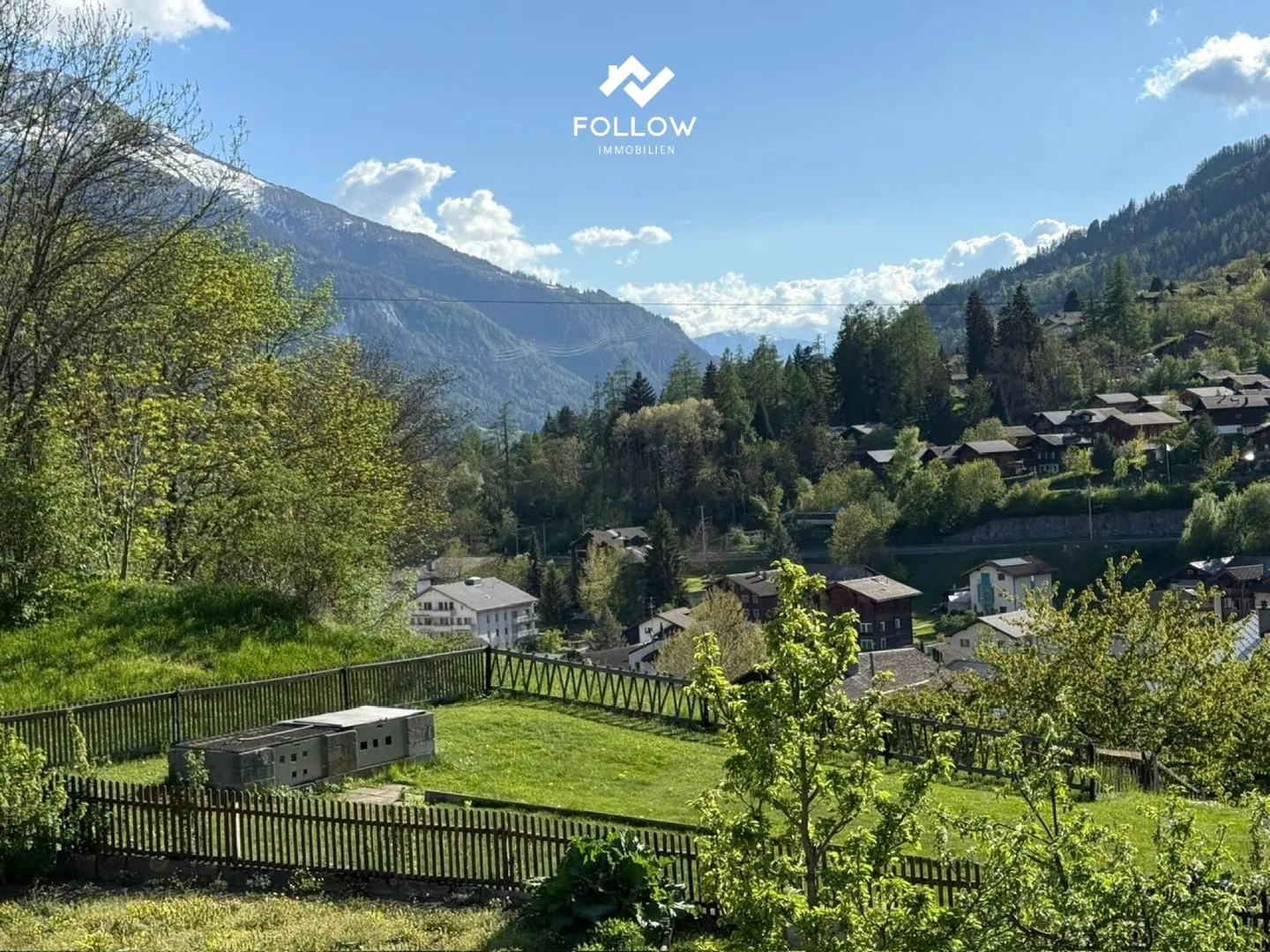 Grand appartement de 4,5 pièces partiellement rénové et adapté aux familles avec balcon et part de jardin dans le centre du village de Fiesch - Photo 9 sur 12