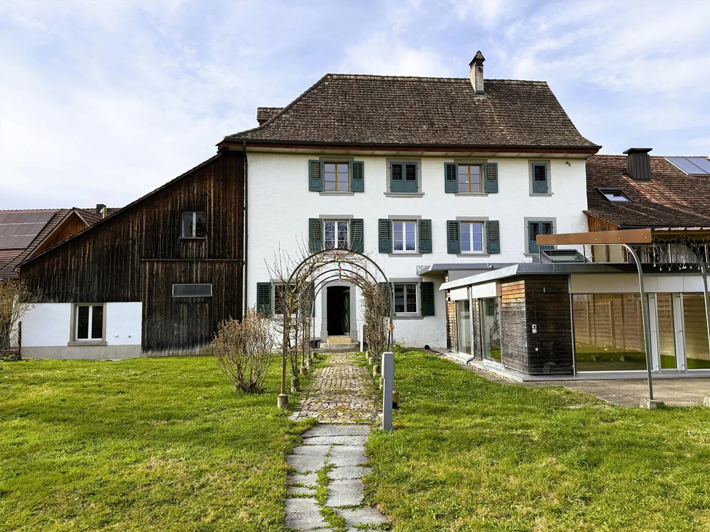Grosszügiges Haus mit Scheune und Land - Foto 1 von 20