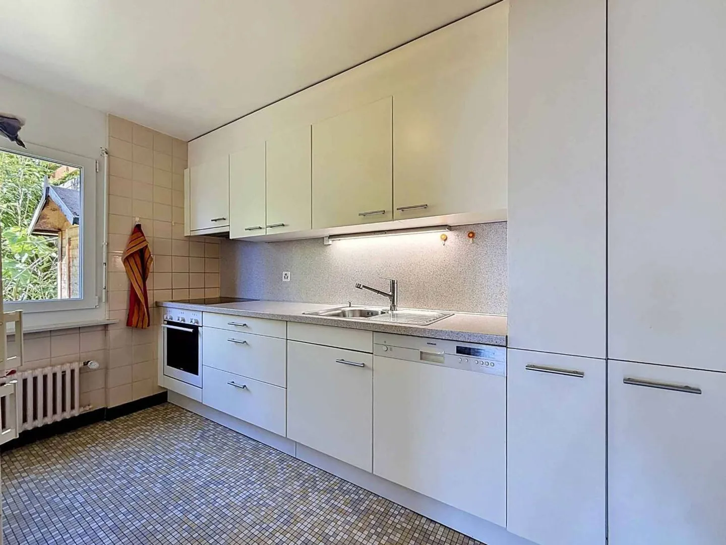 Bellissimo appartamento di 4,5 stanze con terrazza e giardino - Foto 4 di 10