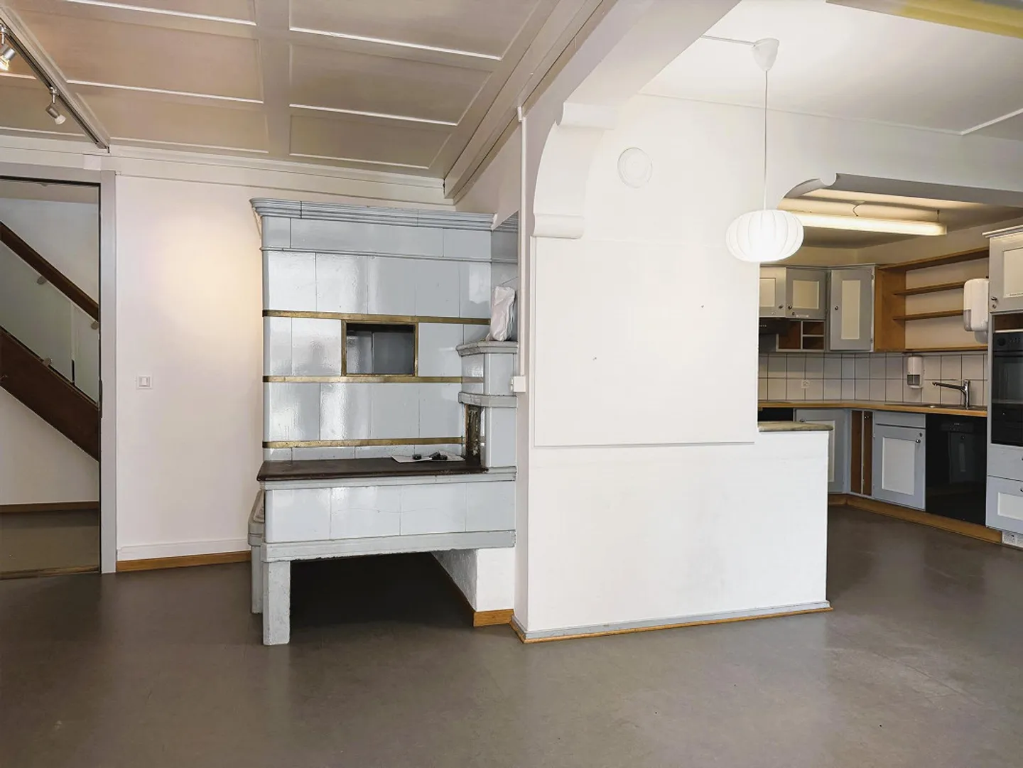 Grosszügiges Haus mit Scheune und Land - Foto 6 von 20