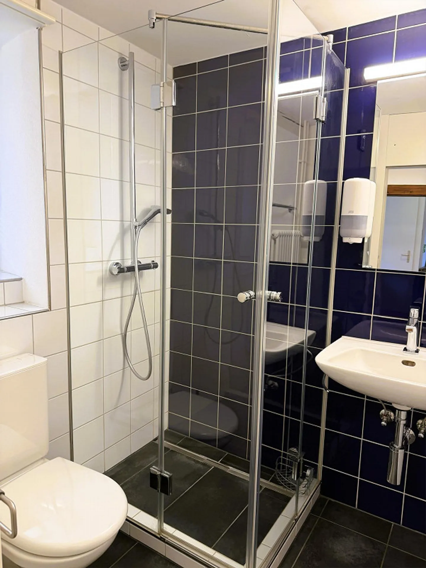 Grosszügiges Haus mit Scheune und Land - Foto 9 von 20