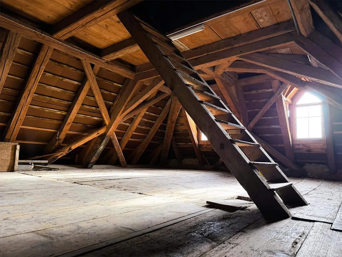 Grosszügiges Haus mit Scheune und Land - Foto 18 von 20