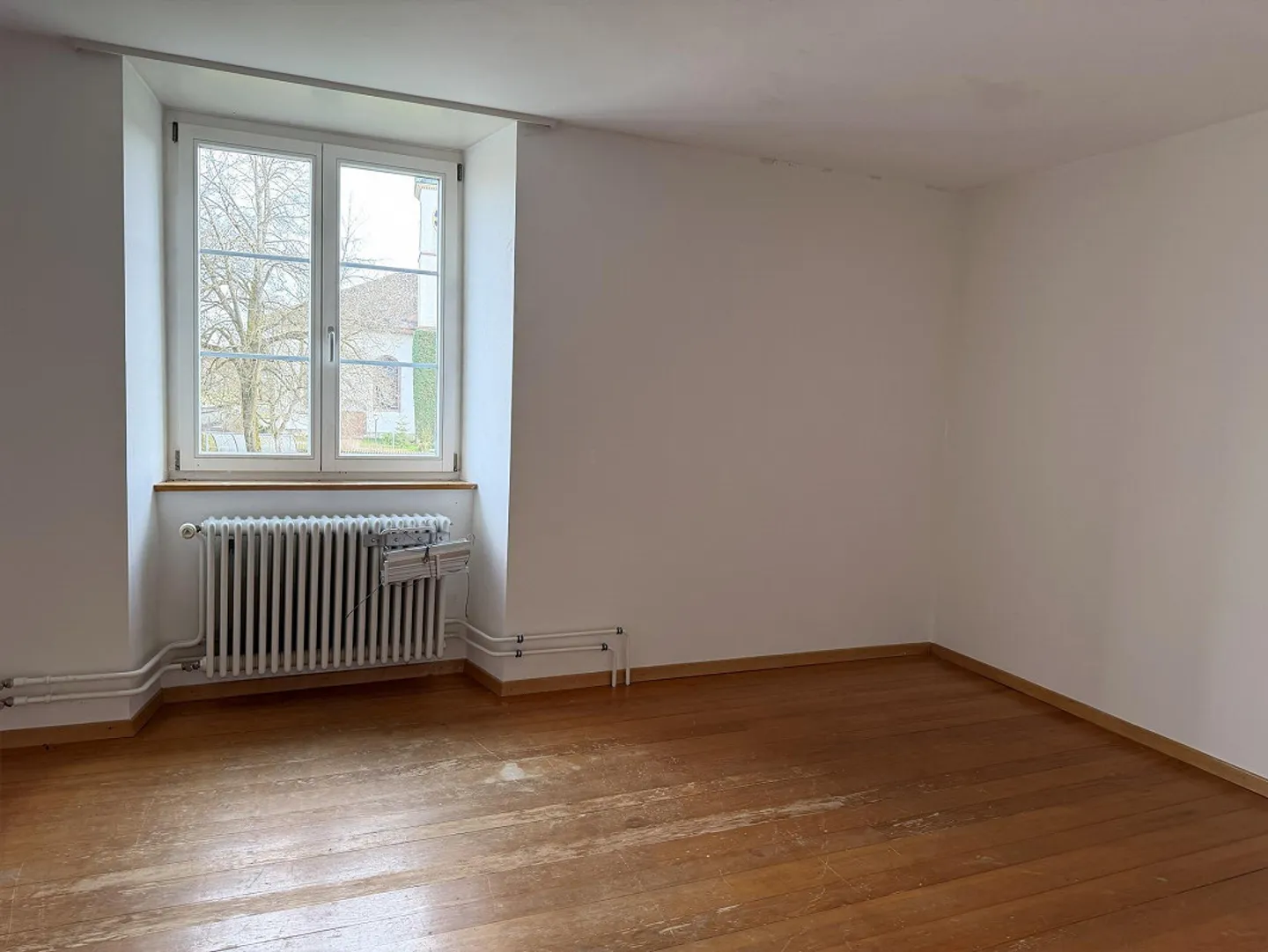 Grosszügiges Haus mit Scheune und Land - Foto 14 von 20