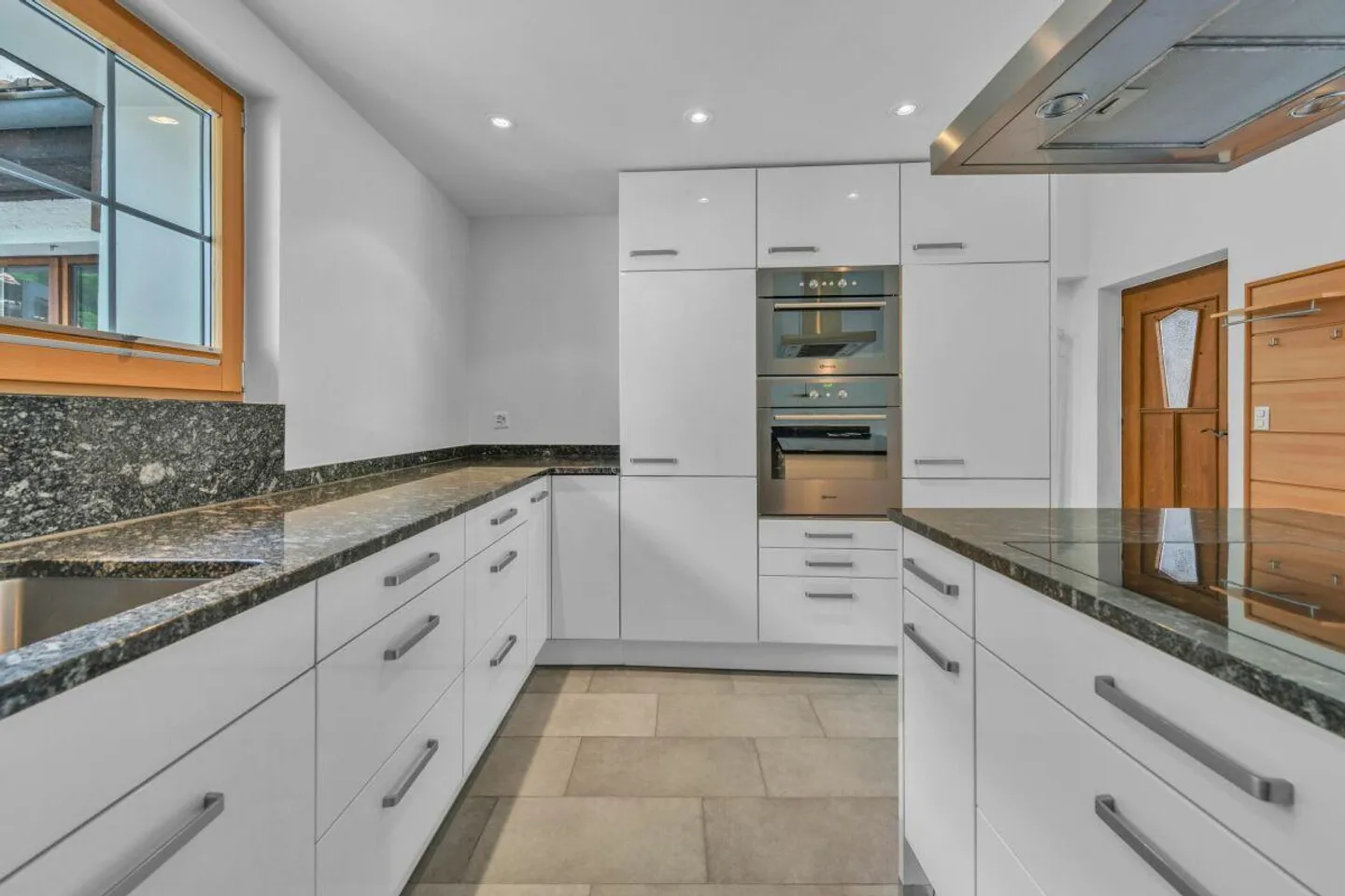 Una casa piena di vita nel cuore della Bündner Herrschaft - Foto 3 di 30