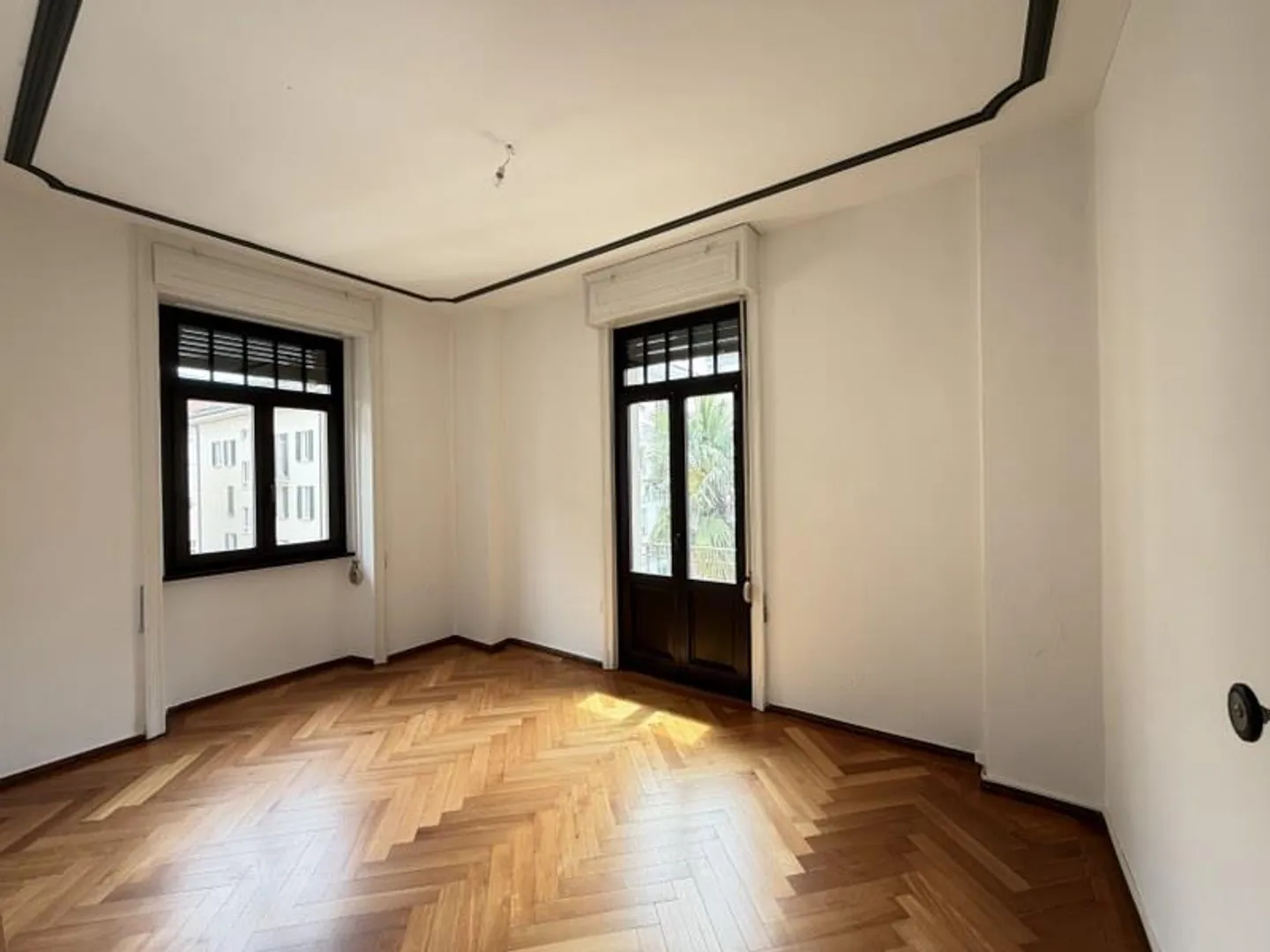BÜRO MIT 6,5 RÄUMEN IN EINER ELEGANTEN VILLA AUS DER EPOCHE, IM STADTZENTRUM - Foto 4 von 11