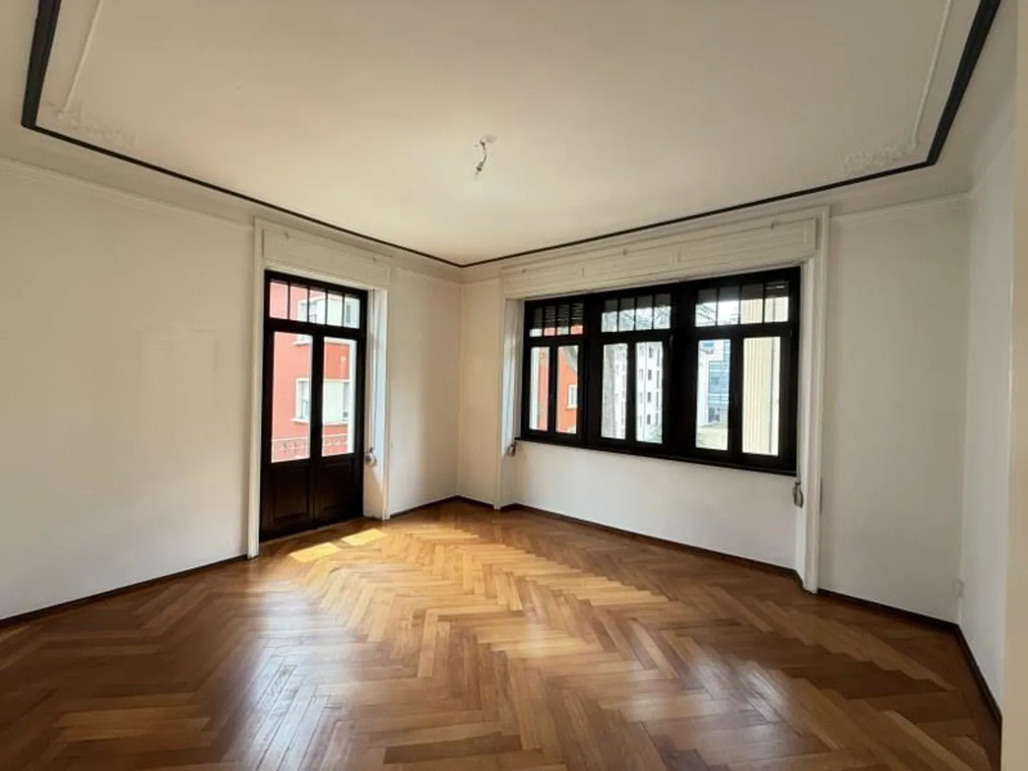 BÜRO MIT 6,5 RÄUMEN IN EINER ELEGANTEN VILLA AUS DER EPOCHE, IM STADTZENTRUM - Foto 5 von 11