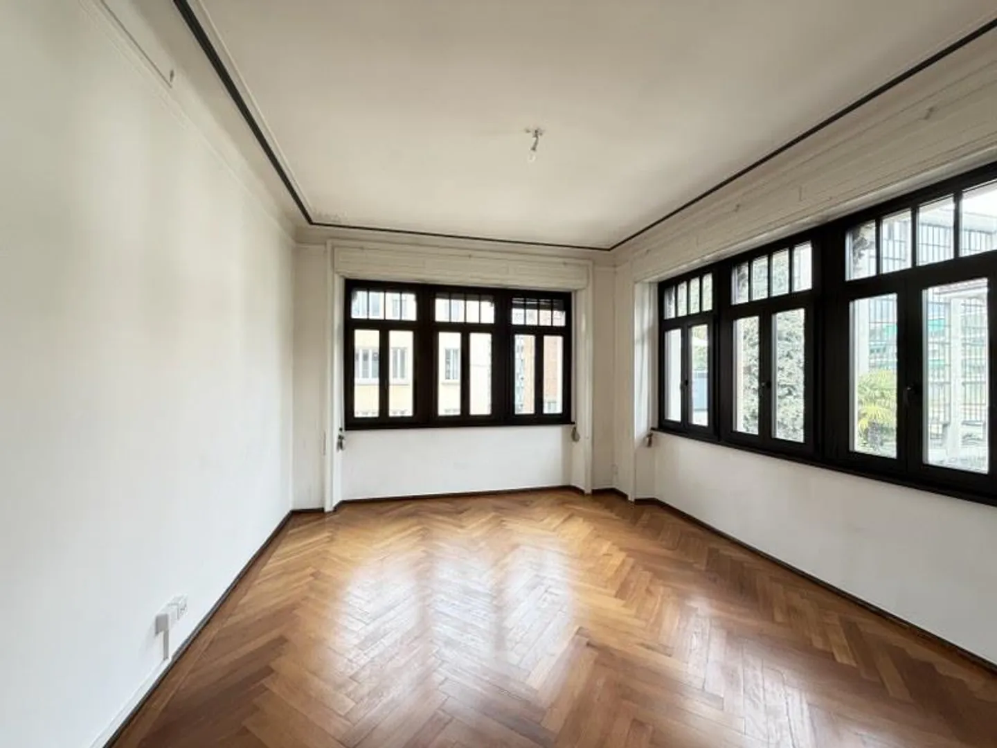 BÜRO MIT 6,5 RÄUMEN IN EINER ELEGANTEN VILLA AUS DER EPOCHE, IM STADTZENTRUM - Foto 7 von 11
