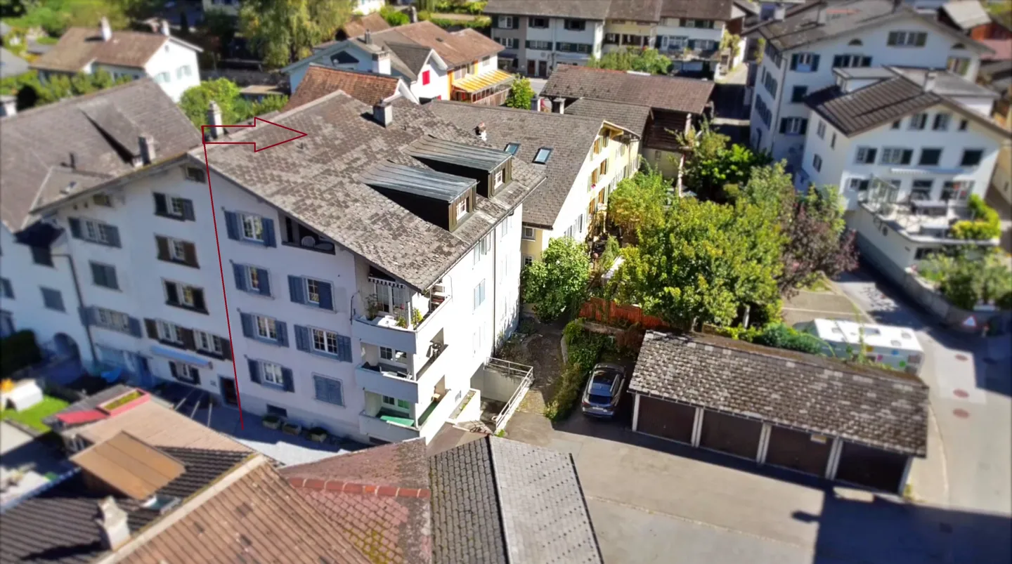 Casa plurifamiliare con 4 appartamenti e complesso di garage con 4 garage - Foto 1 di 16