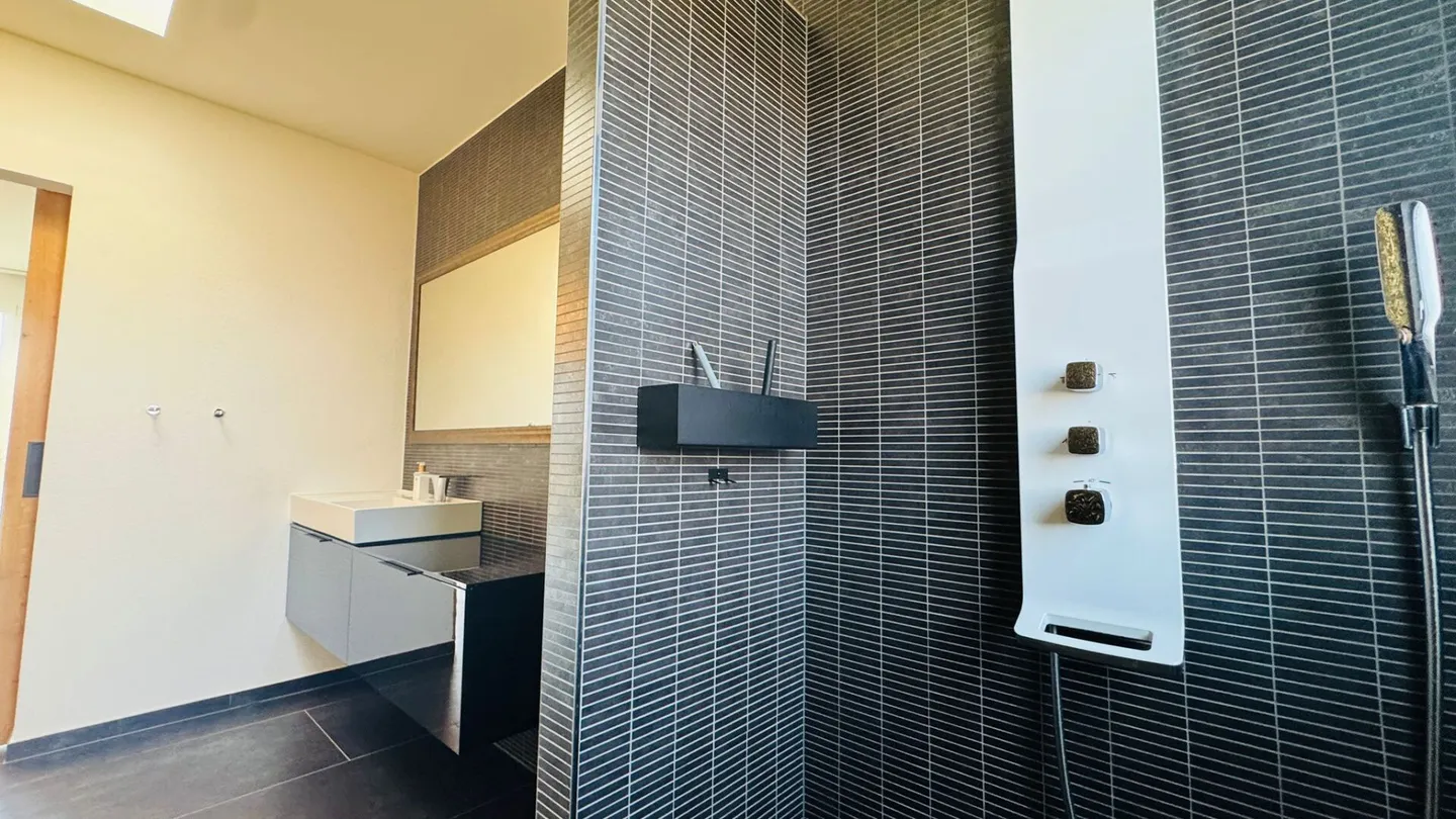 Maison Design Lumineuse avec Spa - Photo 15 sur 22