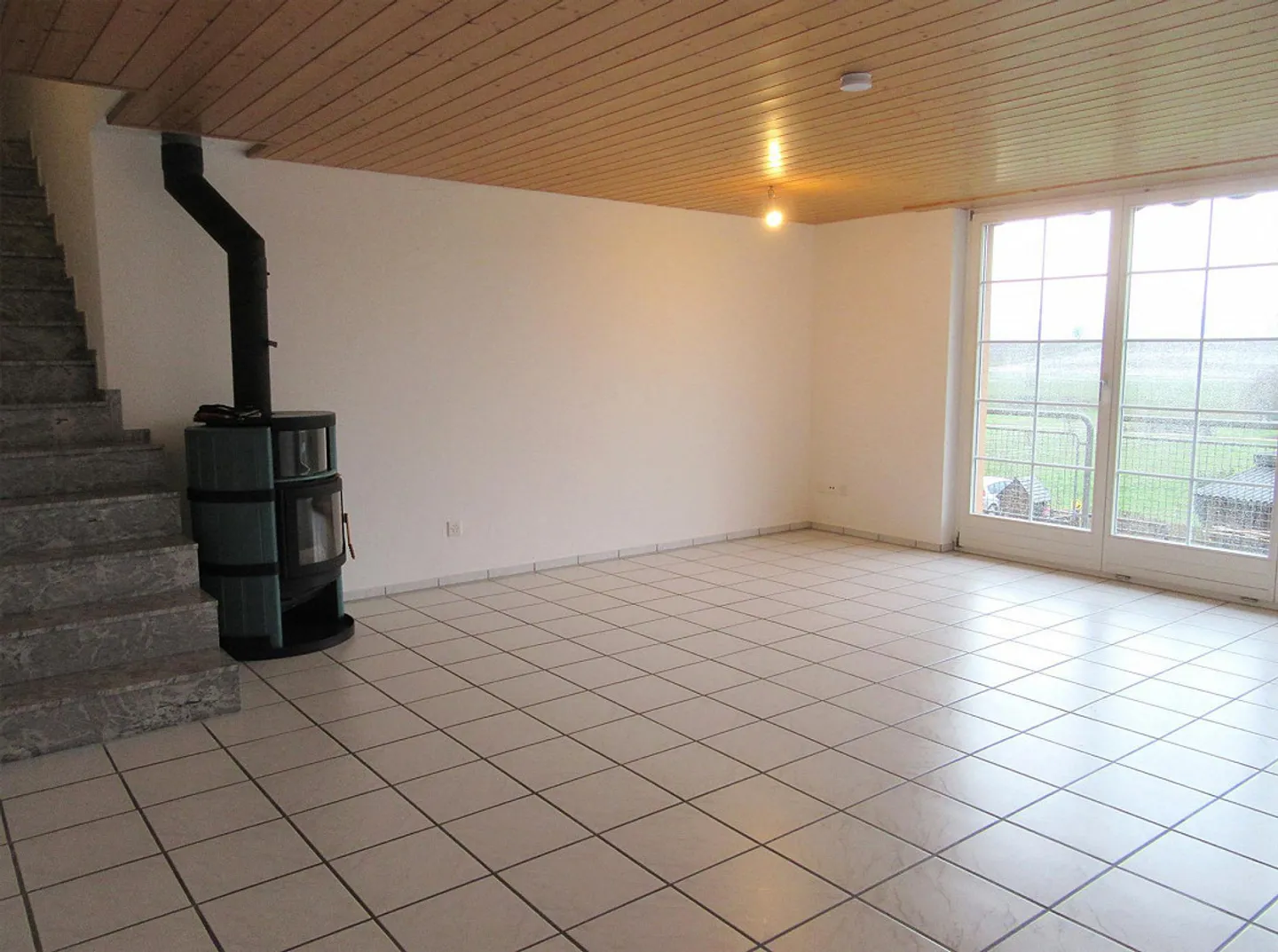 Living on two floors with large balcony - Photo 4 of 10