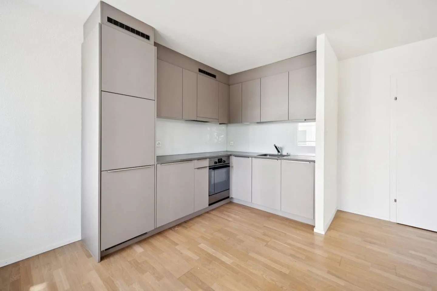 Modern Apartment near Novartis Campus - Photo 2 of 4