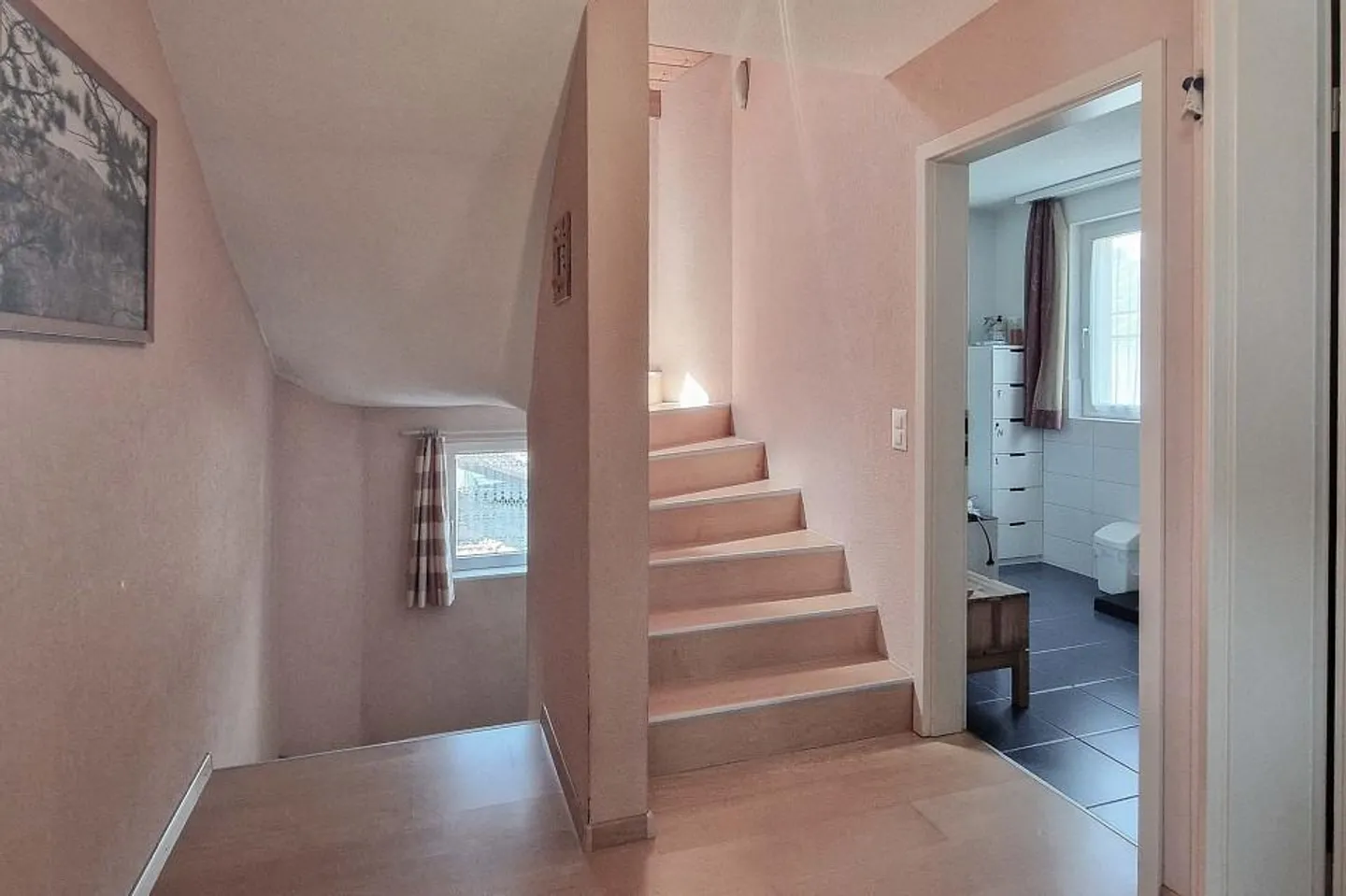 Geräumiges Familienhaus mit Garten - Foto 4 von 13