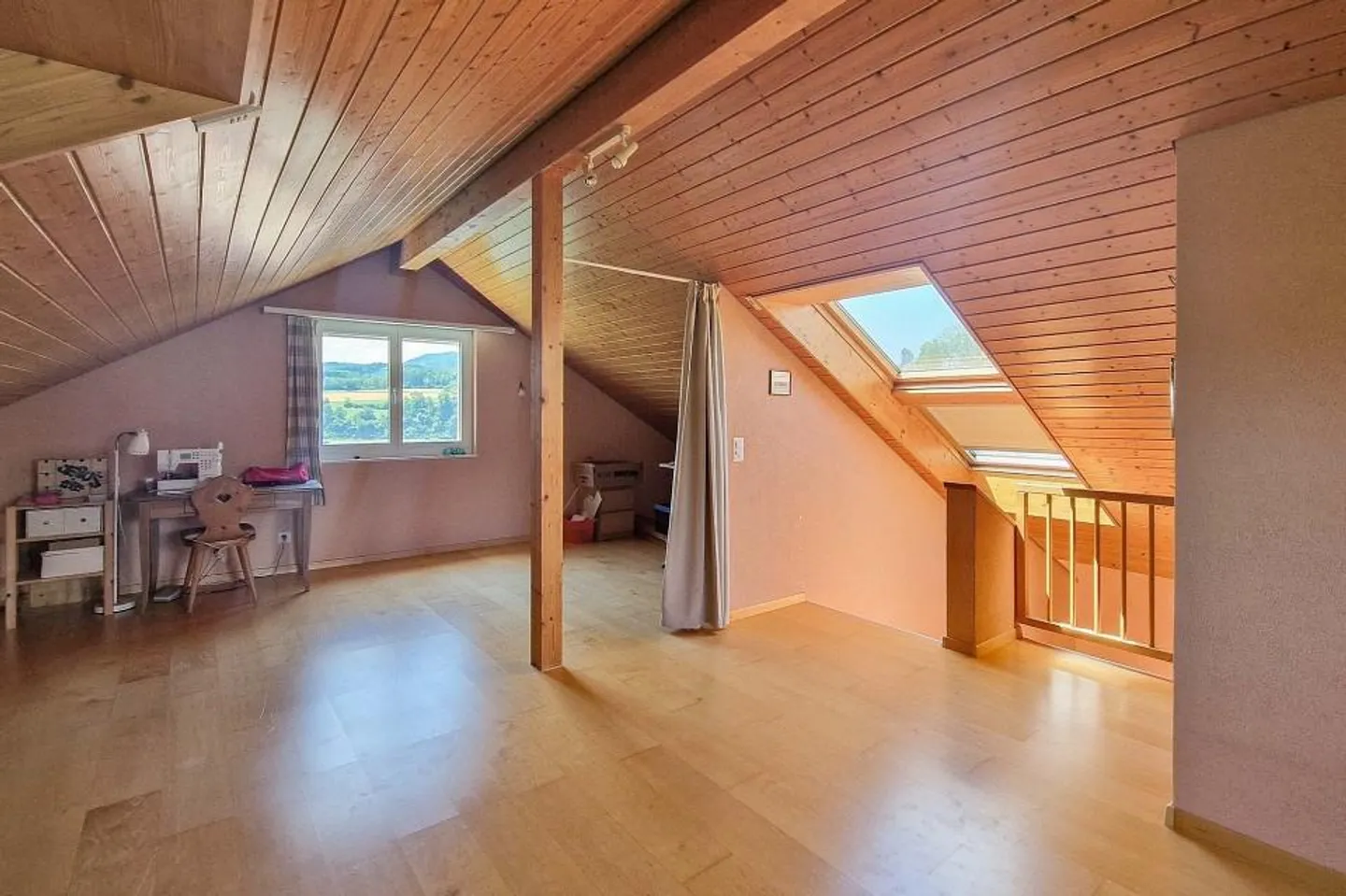 Geräumiges Familienhaus mit Garten - Foto 5 von 13