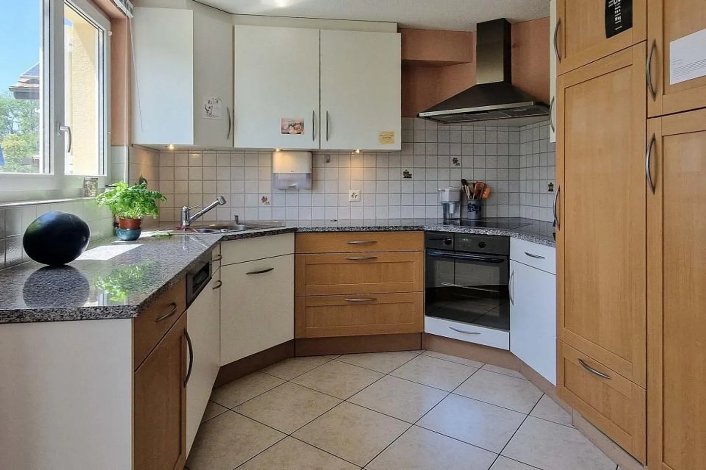 Geräumiges Familienhaus mit Garten - Foto 9 von 13