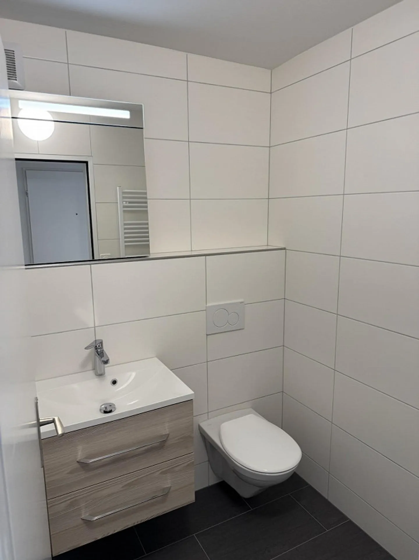 2.5 Room Apartment - Photo 2 of 7