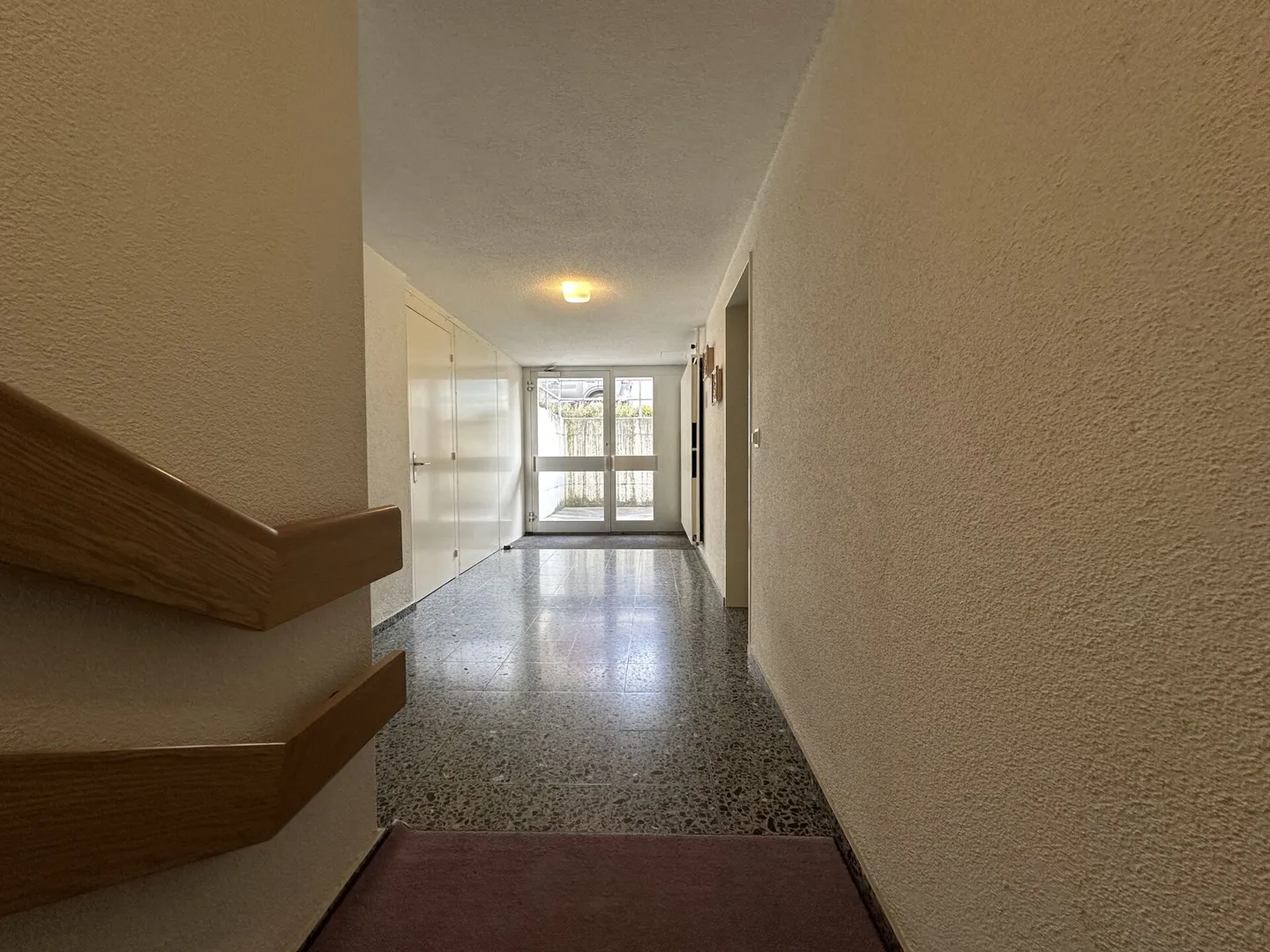 Casa plurifamiliare con 4 appartamenti e complesso di garage con 4 garage - Foto 4 di 16