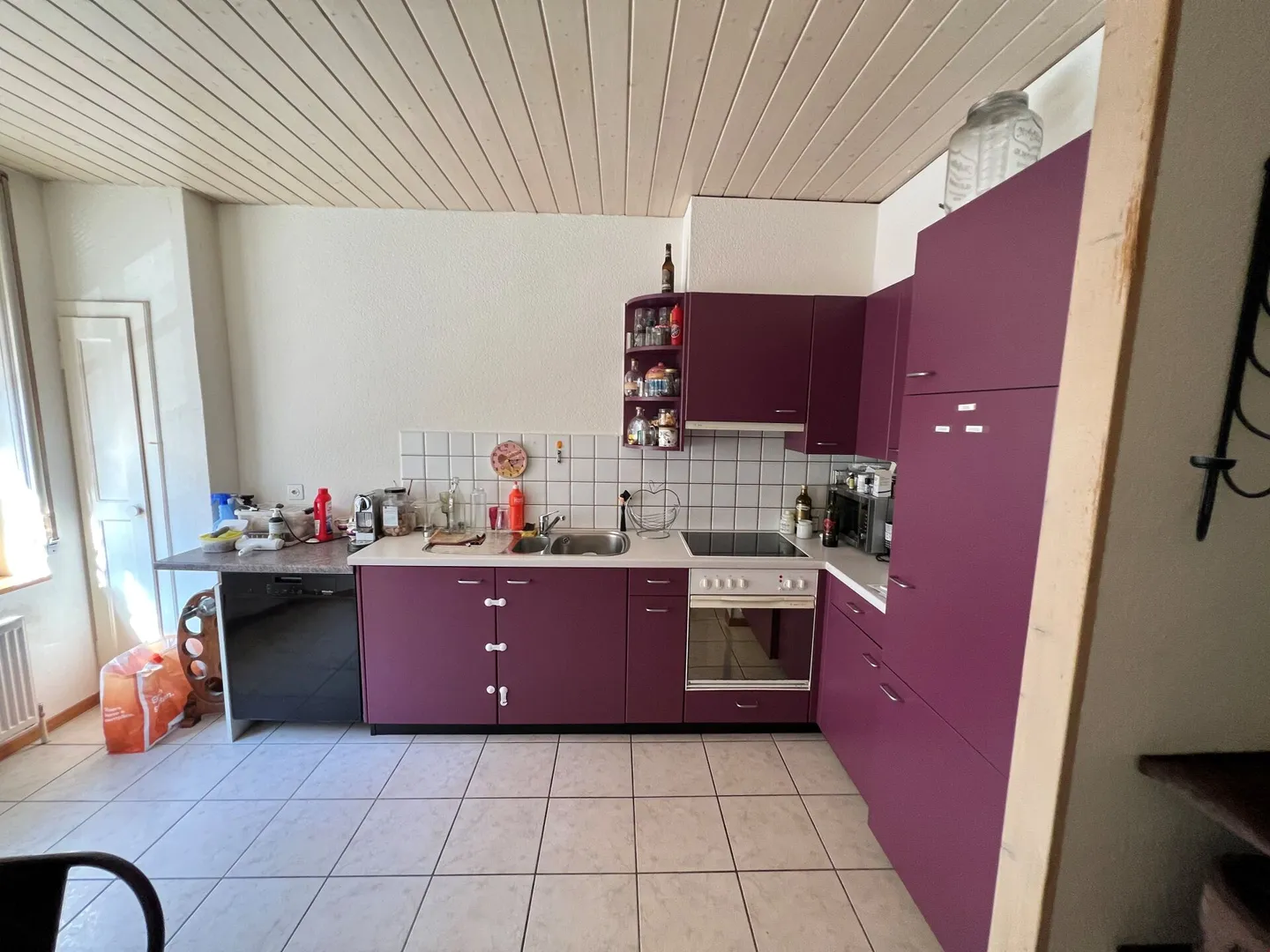 Spacious 2.5 Room with Concierge - Photo 2 of 17