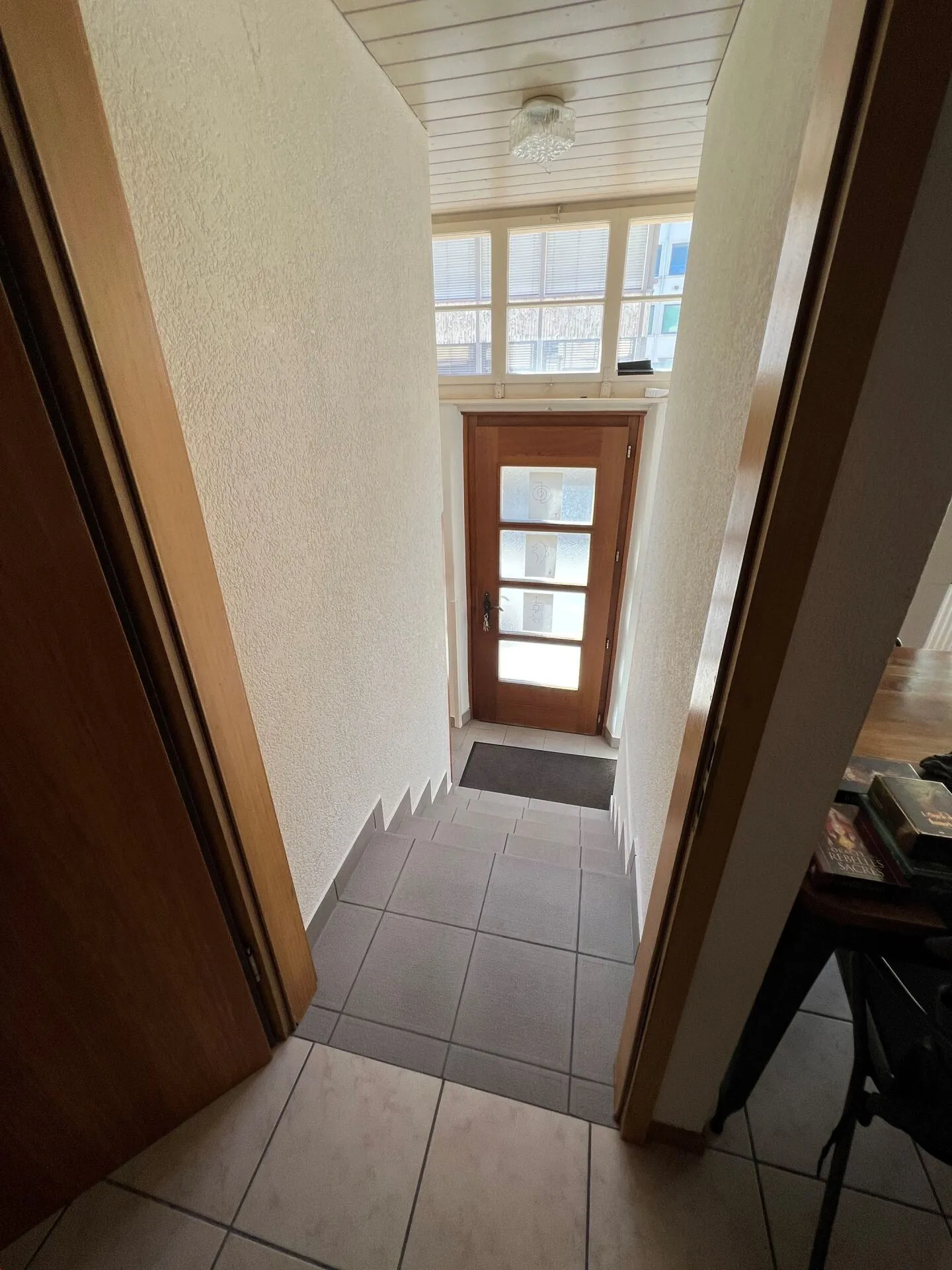 Spacious 2.5 Room with Concierge - Photo 4 of 17