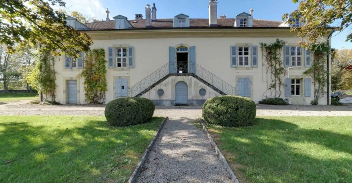 18th Century Master House in Vandoeuvres - Photo 1 of 4