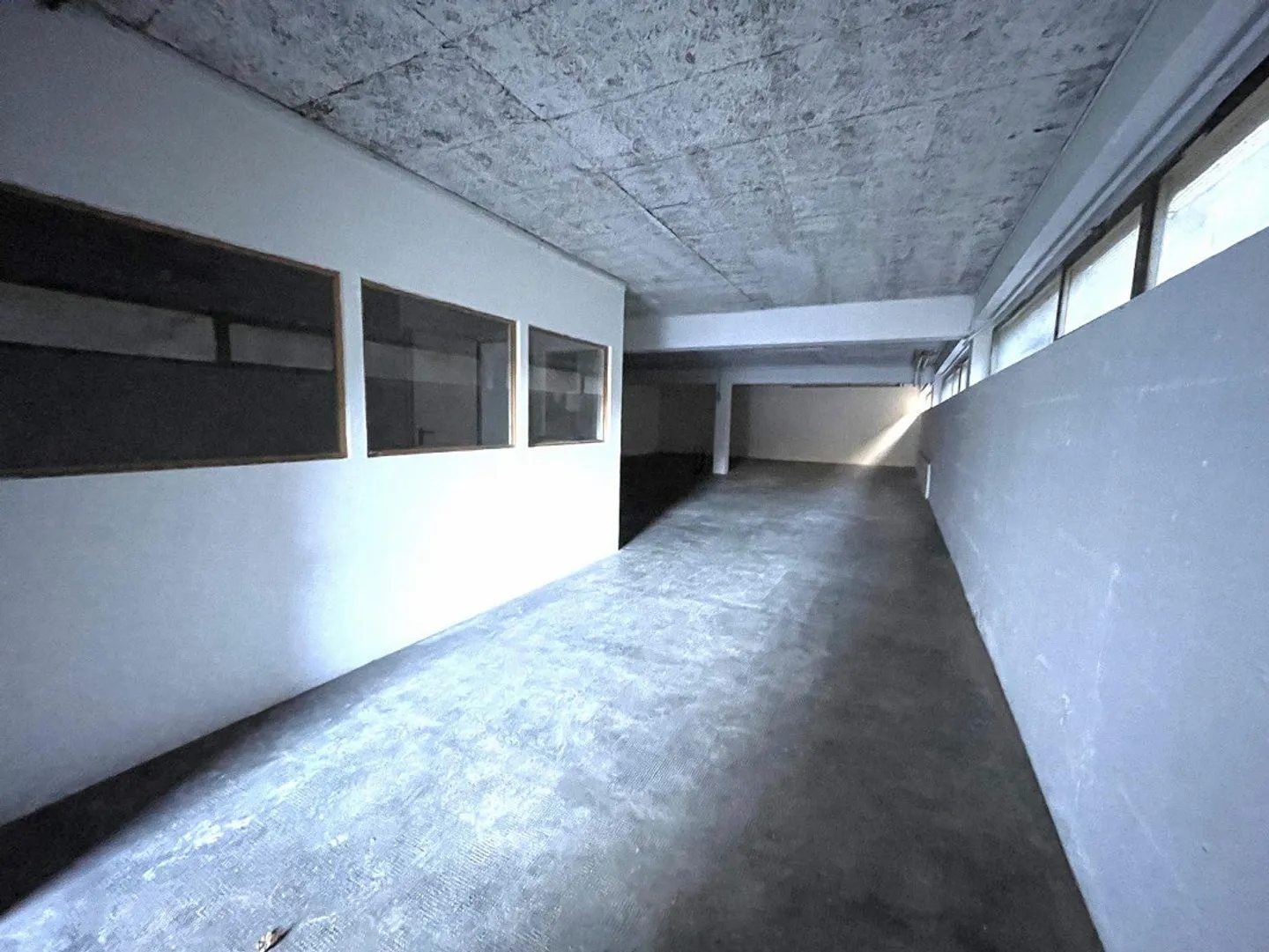 ENTREPÔT / ESPACE COMMERCIAL - Photo 2 sur 4