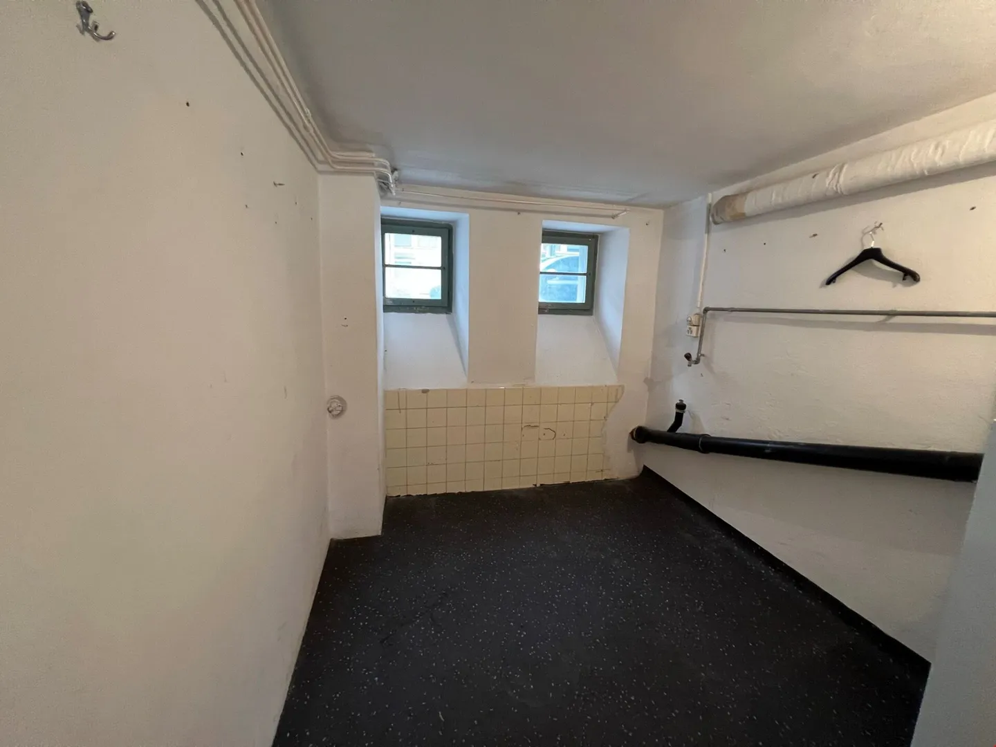 Spacious 2.5 Room with Concierge - Photo 13 of 17