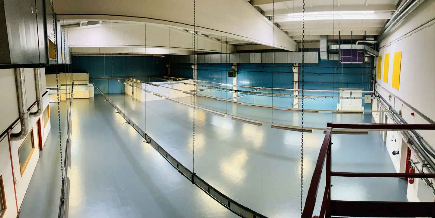 Industrial space with parking - Photo 5 of 7