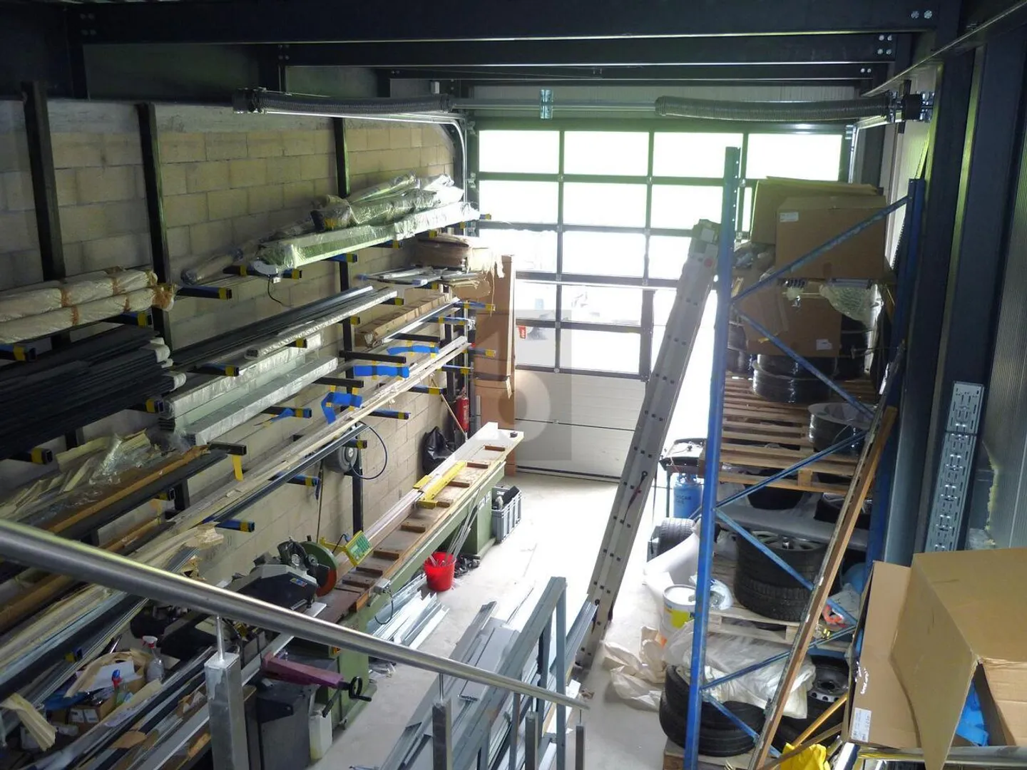 Helle Industriehalle in Ballaigues - Foto 4 von 6