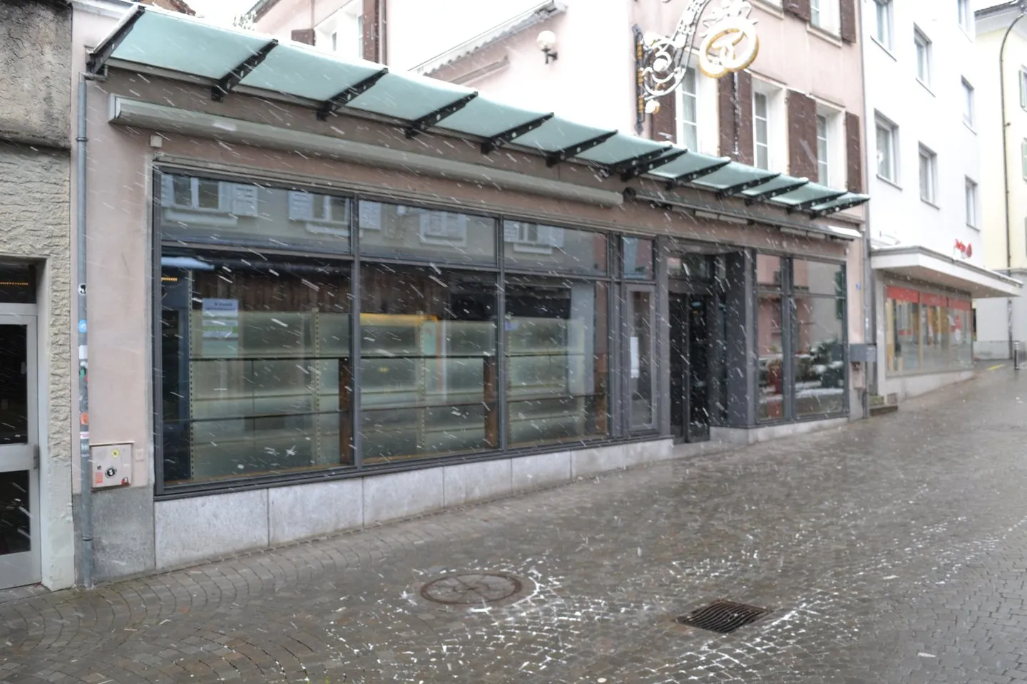 Spazio commerciale moderno in affitto nel centro di Altdorf - Foto 1 di 14