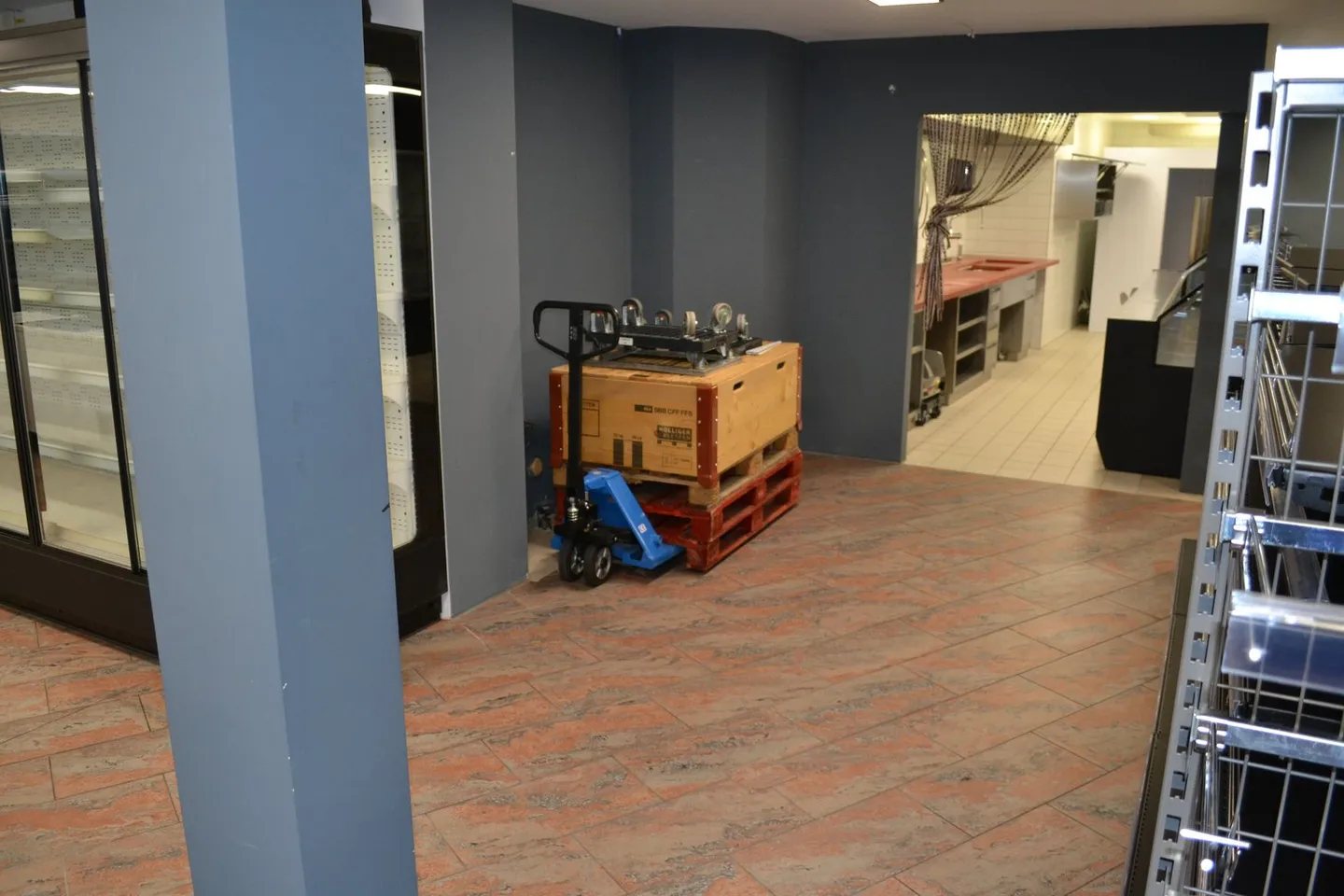 Spazio commerciale moderno in affitto nel centro di Altdorf - Foto 5 di 14