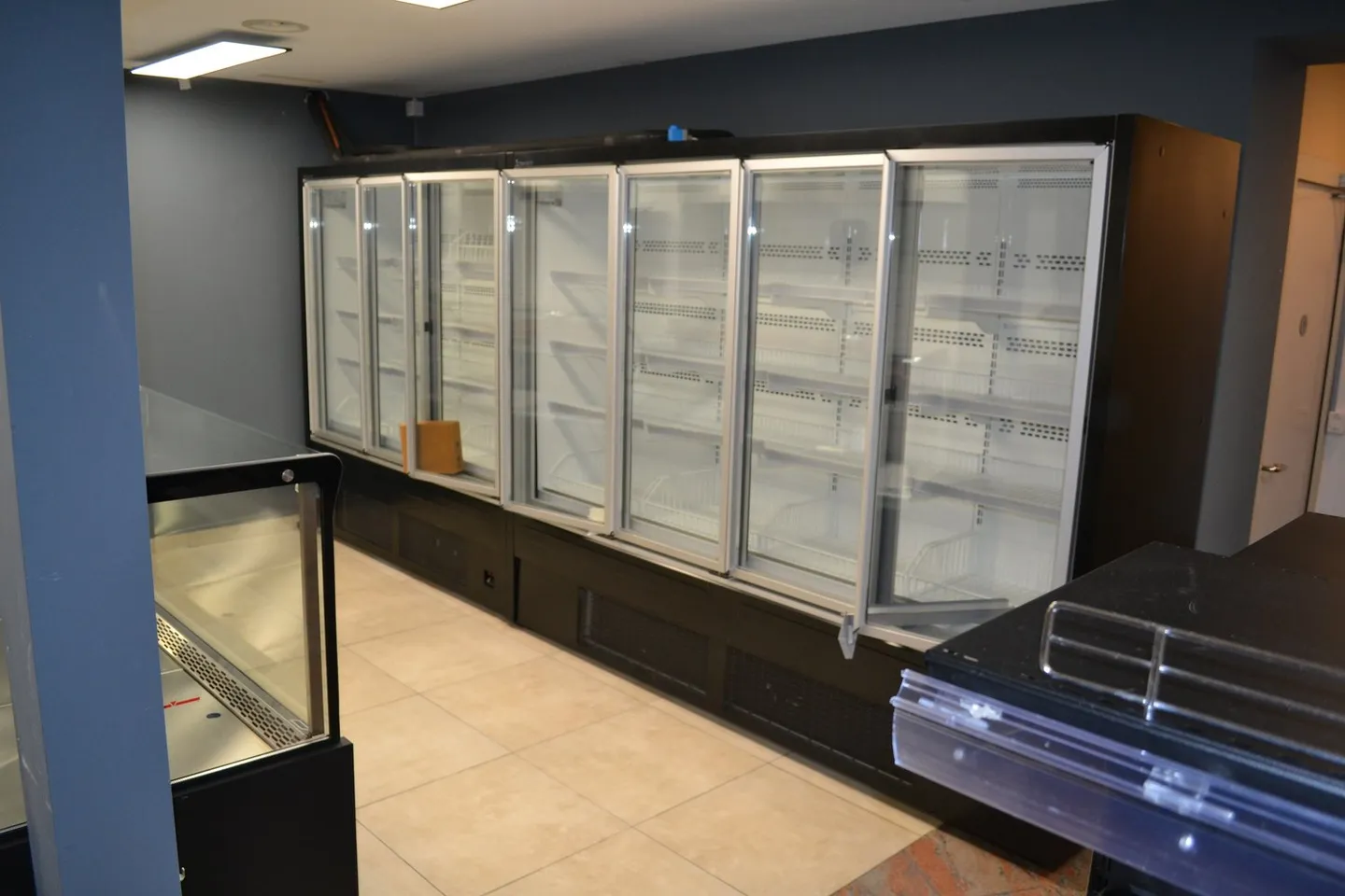 Spazio commerciale moderno in affitto nel centro di Altdorf - Foto 7 di 14