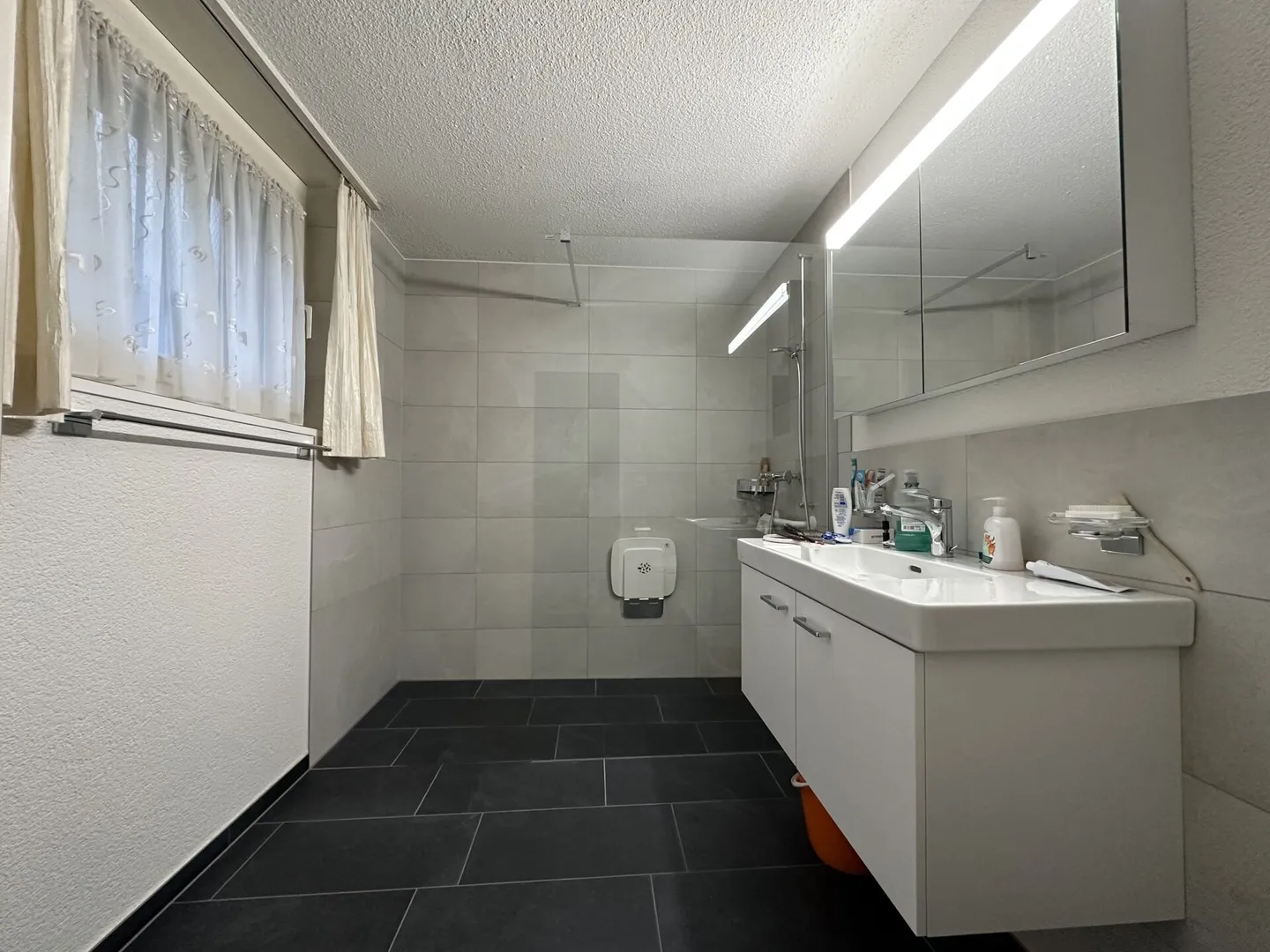 Casa plurifamiliare con 4 appartamenti e complesso di garage con 4 garage - Foto 10 di 16