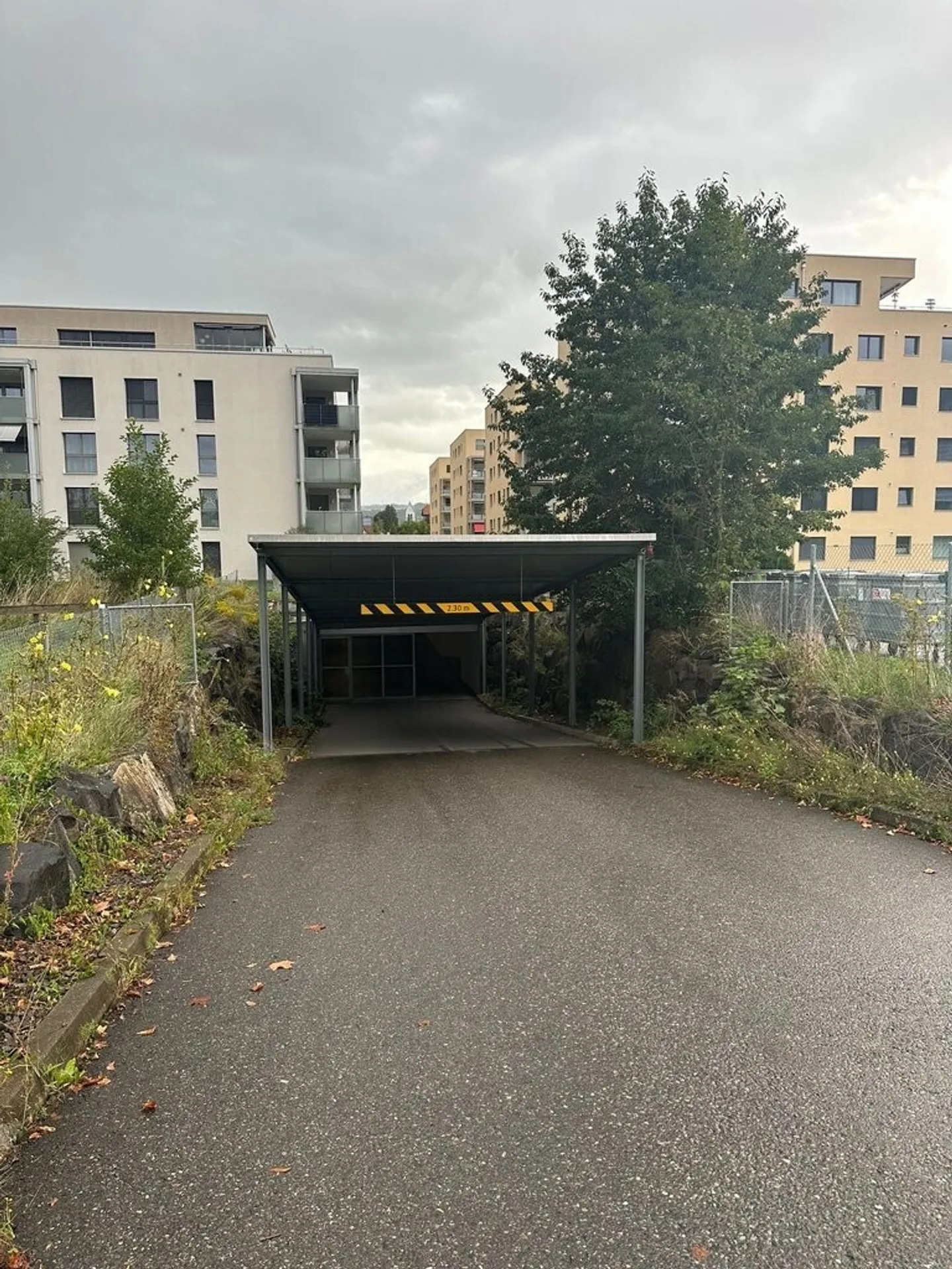 Zentrale Parkplätze Verfügbar - Foto 1 von 2