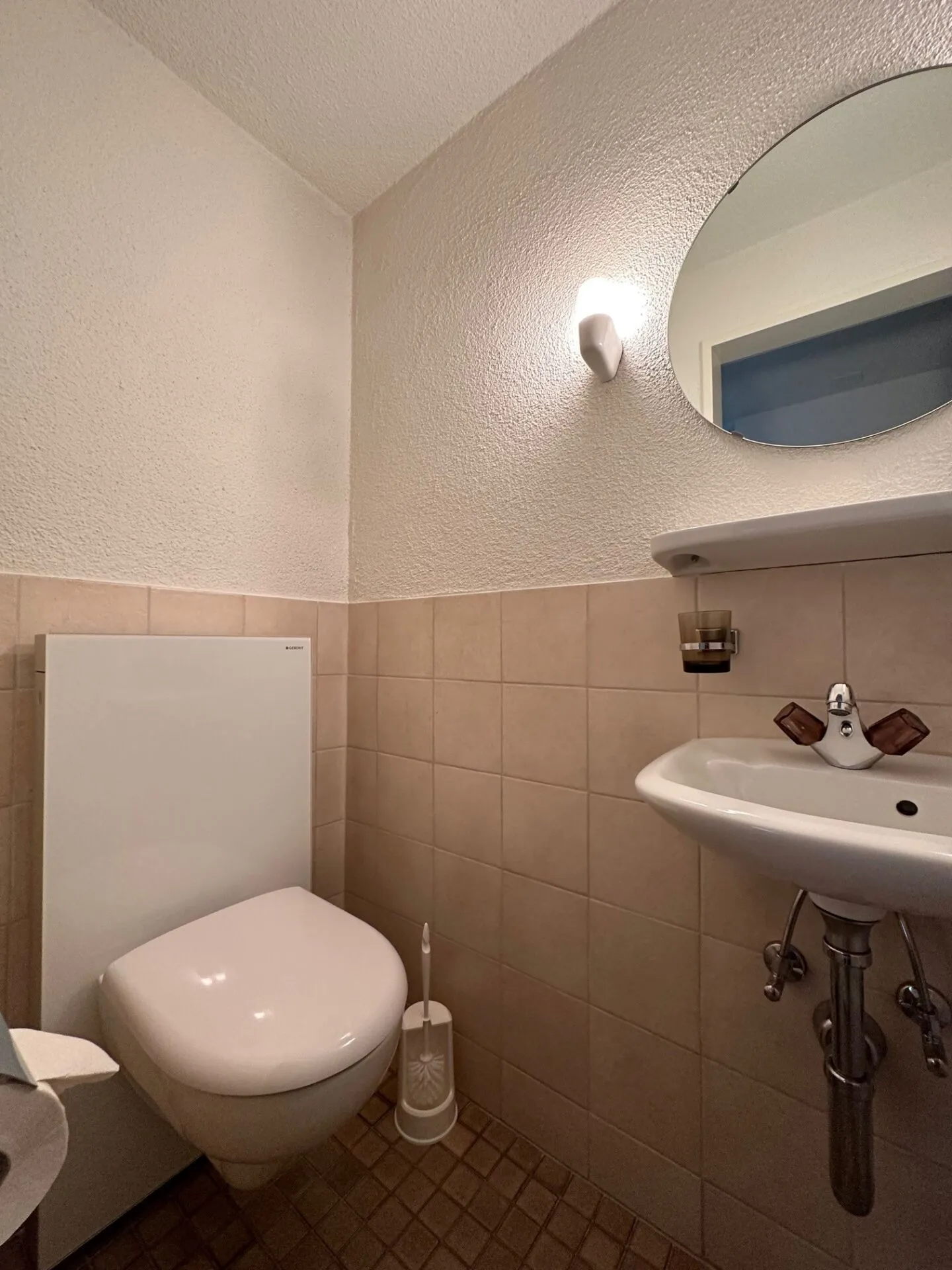 Casa plurifamiliare con 4 appartamenti e complesso di garage con 4 garage - Foto 11 di 16