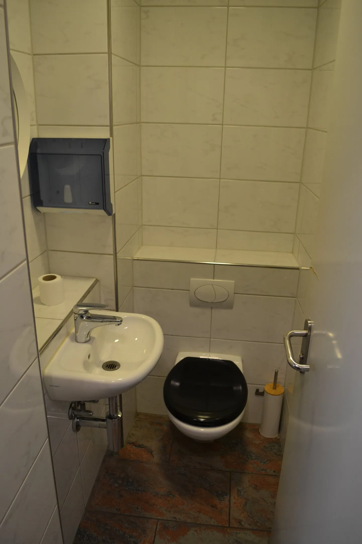 Spazio commerciale moderno in affitto nel centro di Altdorf - Foto 14 di 14