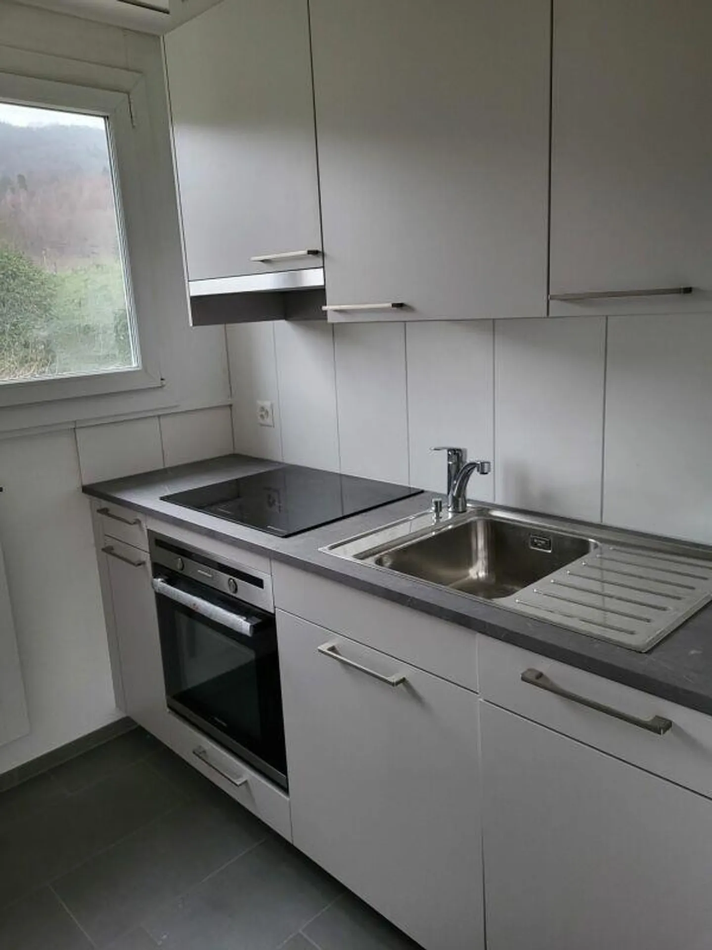 Appartamento 2.5 camere accogliente in una zona residenziale tranquilla - Foto 3 di 6