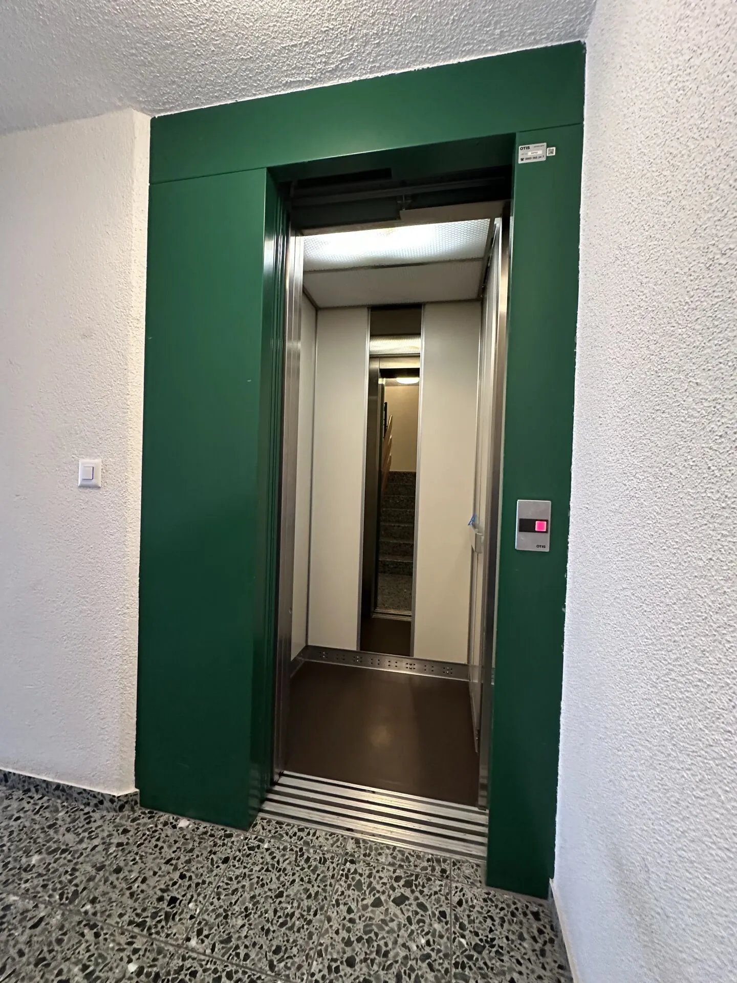 Casa plurifamiliare con 4 appartamenti e complesso di garage con 4 garage - Foto 15 di 16