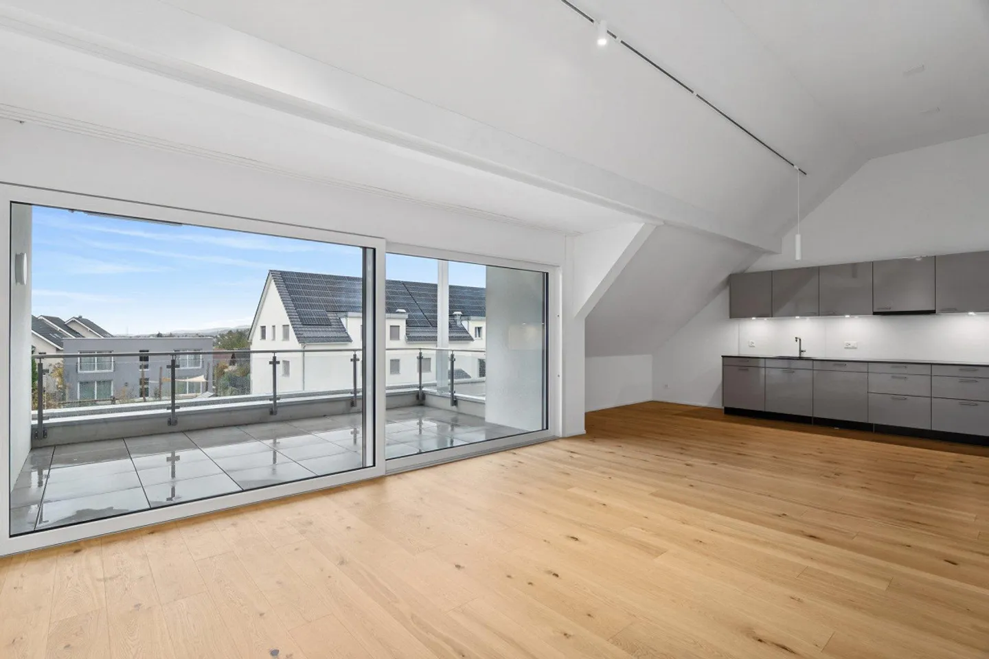 Welcome to your new home! - Winter promotion* - Photo 2 of 12