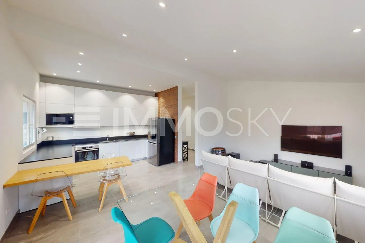 Refined ultra-modern penthouse - Photo 2 of 5