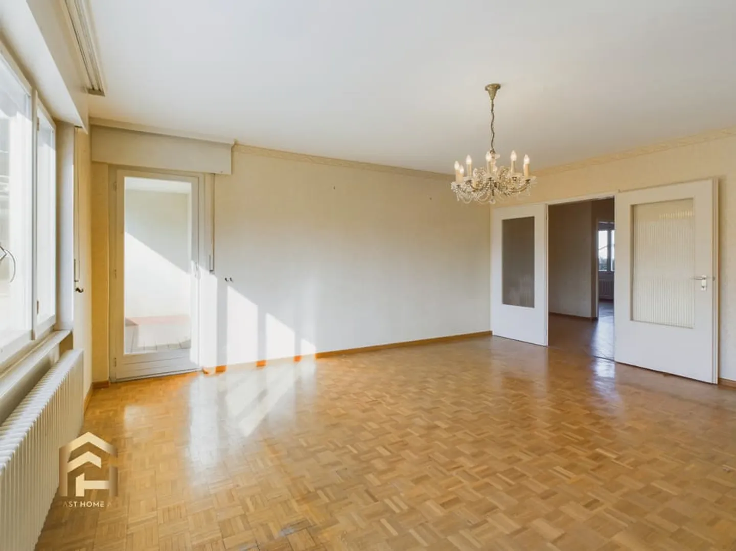Central 4.5-room apartment with great potential - Photo 1 of 13