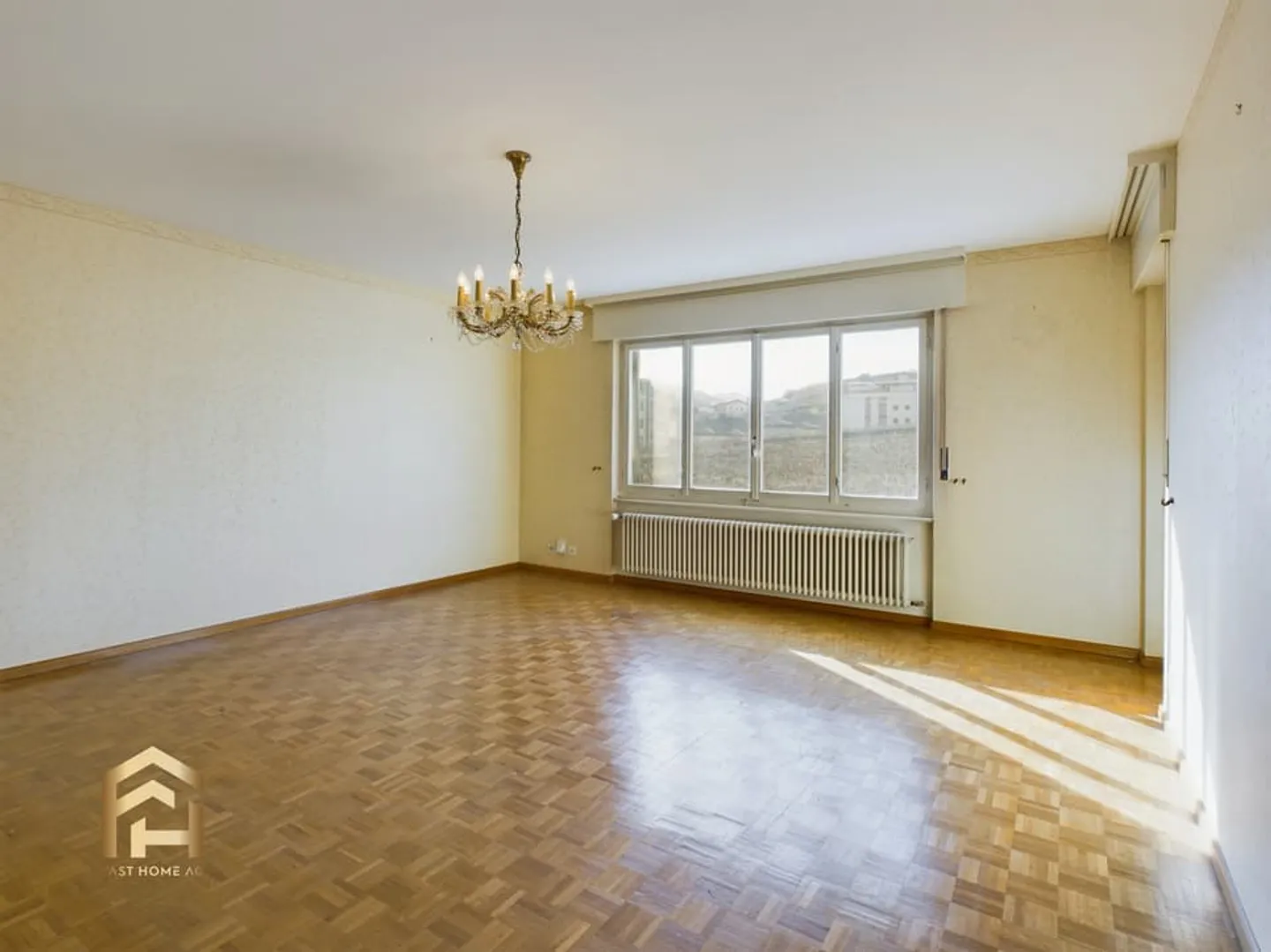Central 4.5-room apartment with great potential - Photo 2 of 13