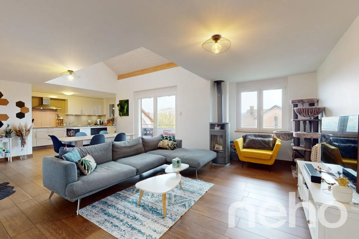 Character duplex of 132 m² in the center of the charming village of Baulmes - Photo 2 of 13