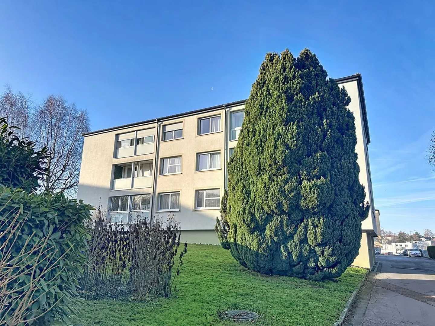 Bell'appartamento di 3,5 stanze a Cugy VD - luminoso, confortevole e perfettamente curato, con parcheggio - Foto 1 di 9