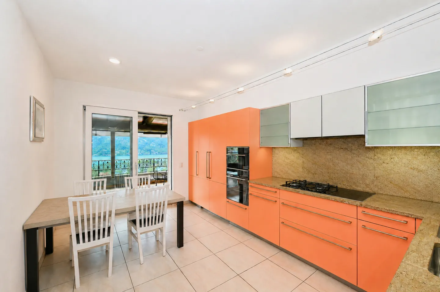 Elegante Villa mit Innenpool und Großem Grundstück in Vezia - Foto 12 von 28