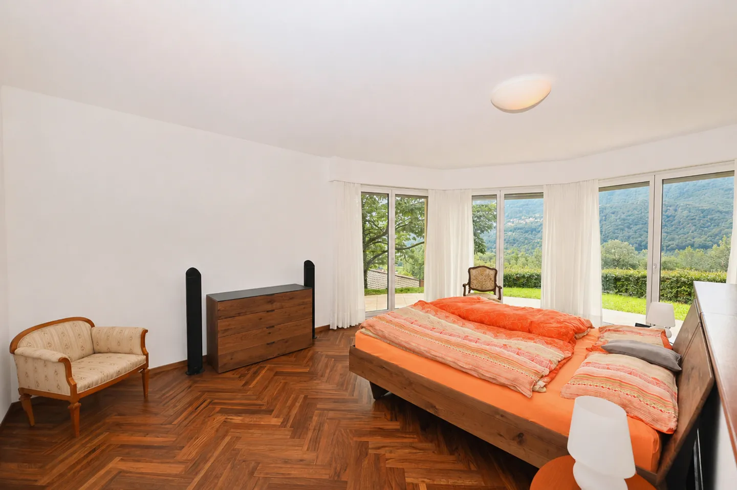 Elegante Villa mit Innenpool und Großem Grundstück in Vezia - Foto 14 von 28