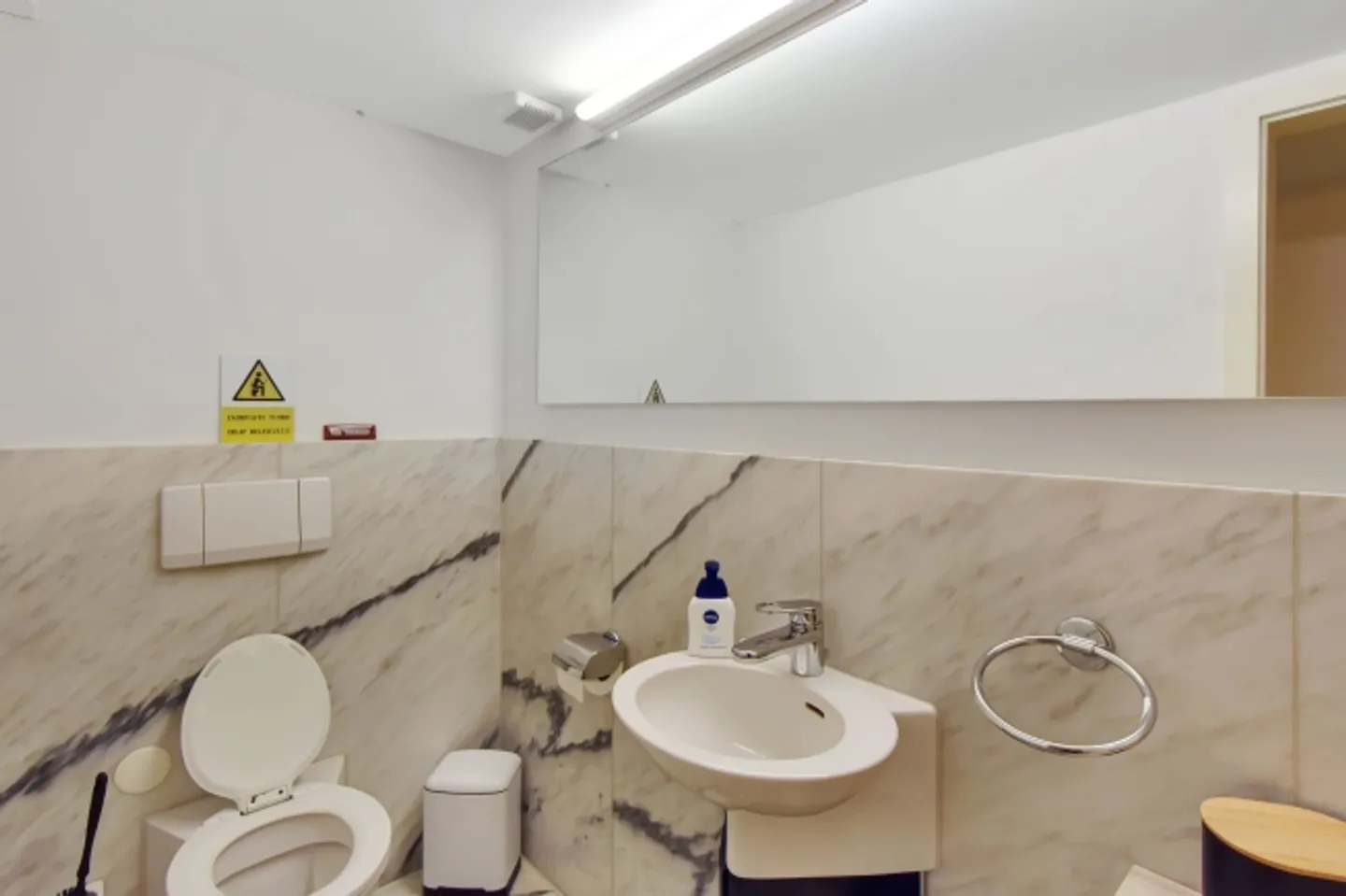 Appartement de jardin 4.5 pièces avec bien-être privé et grand jardin - Photo 9 sur 13