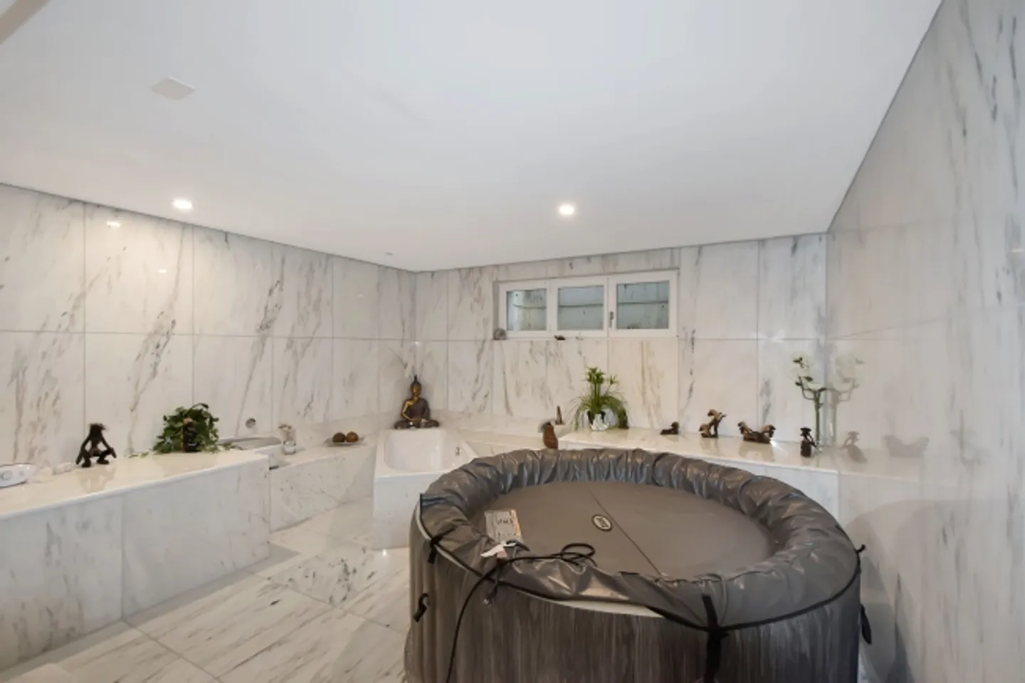 Appartement de jardin 4.5 pièces avec bien-être privé et grand jardin - Photo 11 sur 13