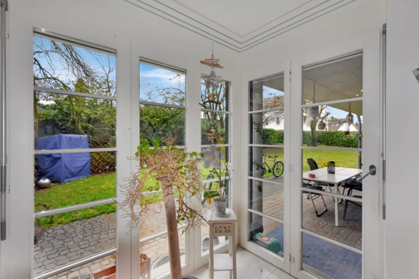 Appartement de jardin 4.5 pièces avec bien-être privé et grand jardin - Photo 2 sur 13