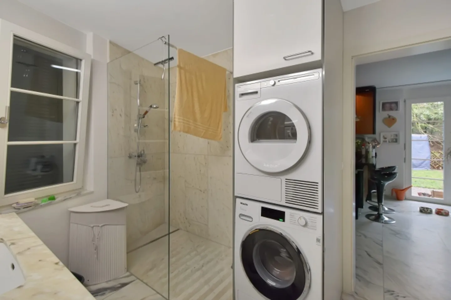 Appartement de jardin 4.5 pièces avec bien-être privé et grand jardin - Photo 3 sur 13