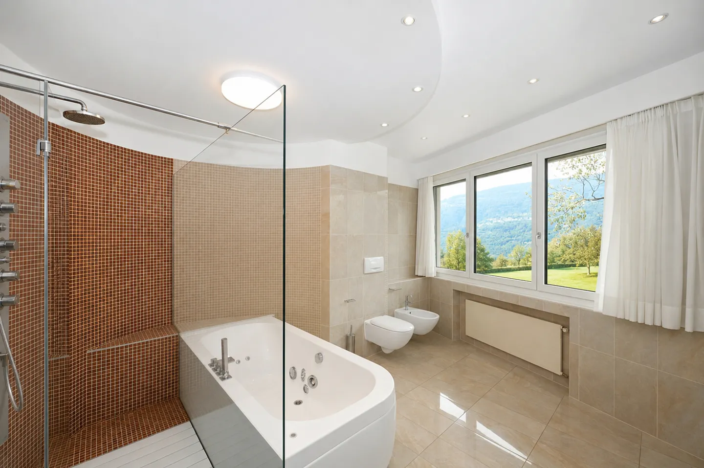 Elegante Villa mit Innenpool und Großem Grundstück in Vezia - Foto 19 von 28